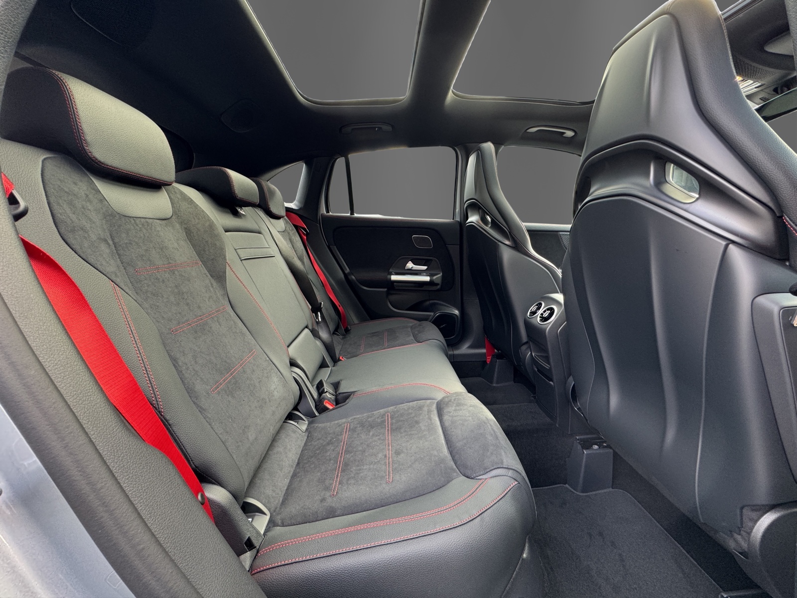 MERCEDES-BENZ GLA AMG 45 S 4Matic+ 8G-DCT-image-18