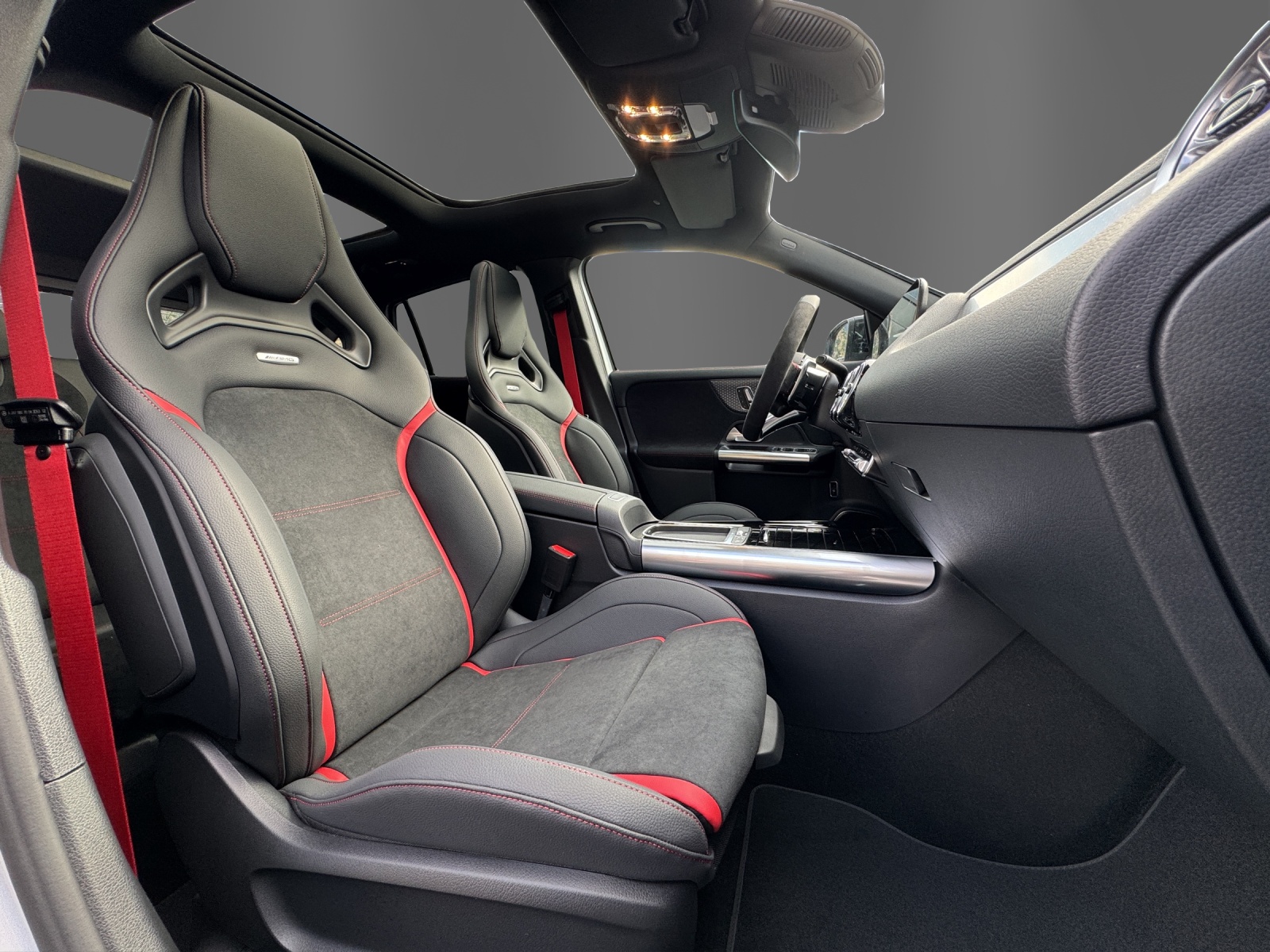 MERCEDES-BENZ GLA AMG 45 S 4Matic+ 8G-DCT-image-17