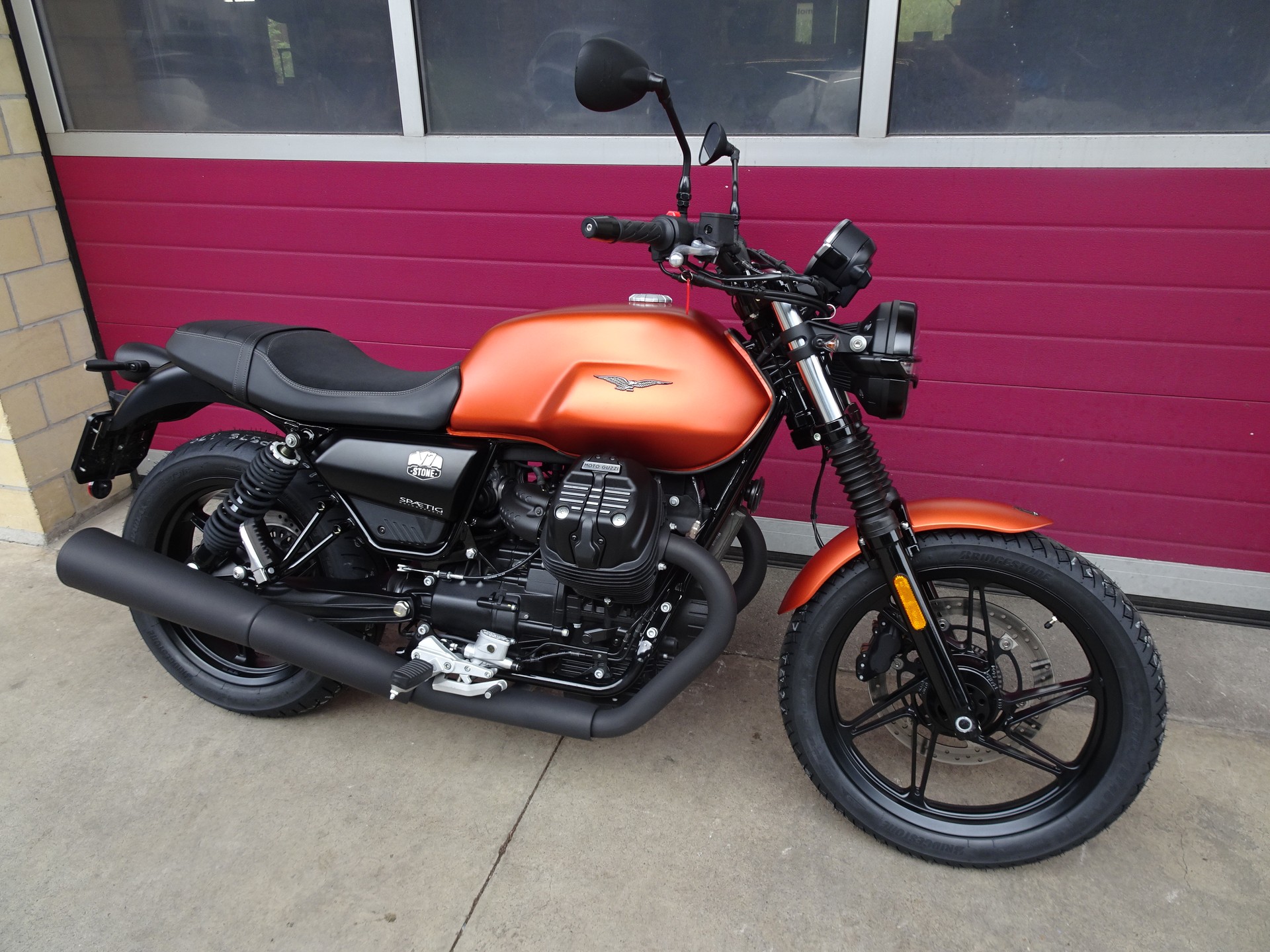 MOTO GUZZI V7 IV 850 Stone-showroom-element-2