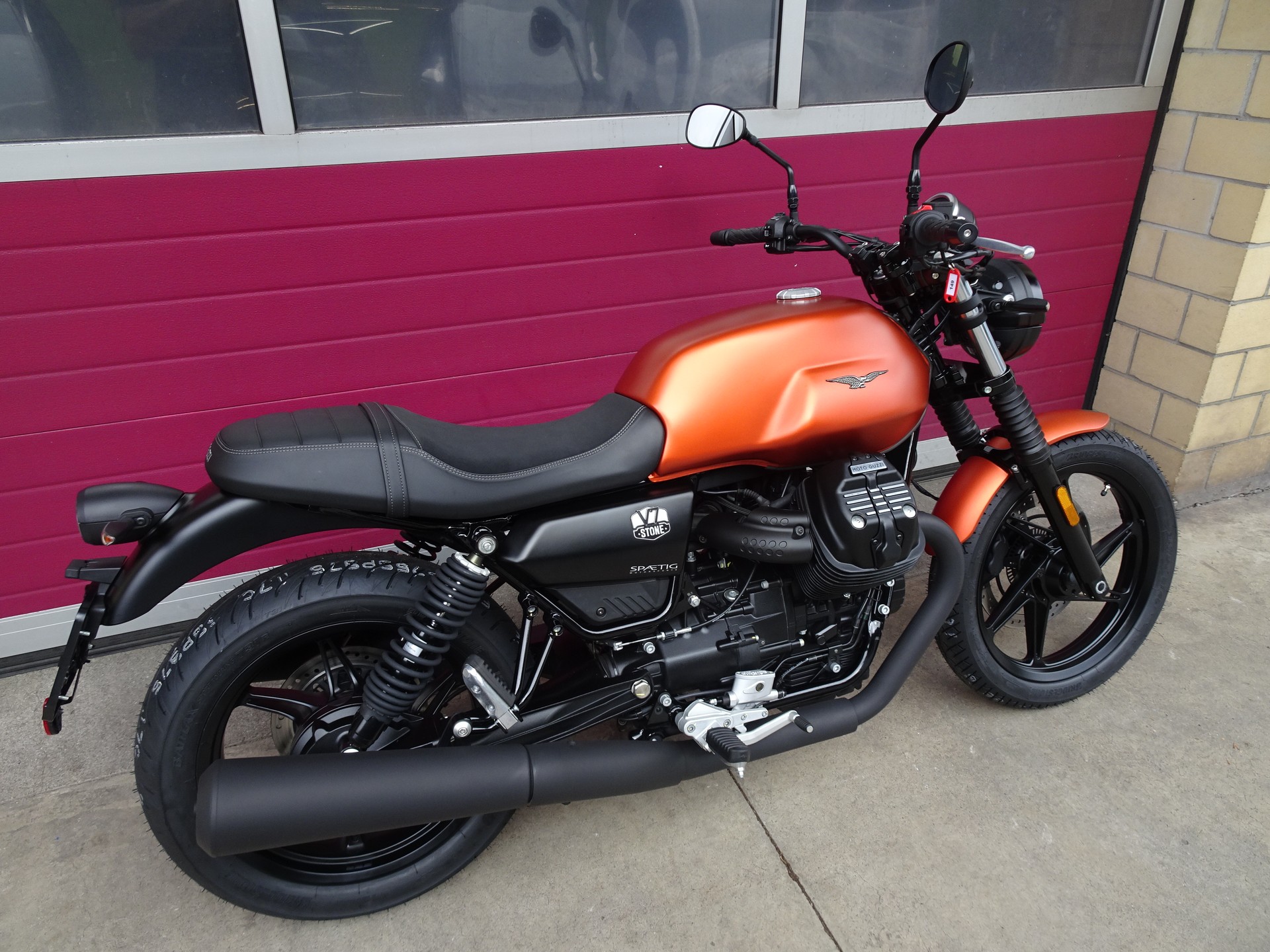 MOTO GUZZI V7 IV 850 Stone-showroom-element-3