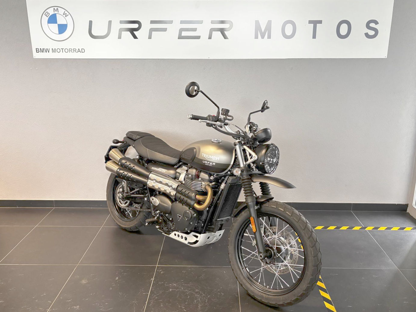 TRIUMPH Street Scrambler 900 Sandstorm-showroom-element-1