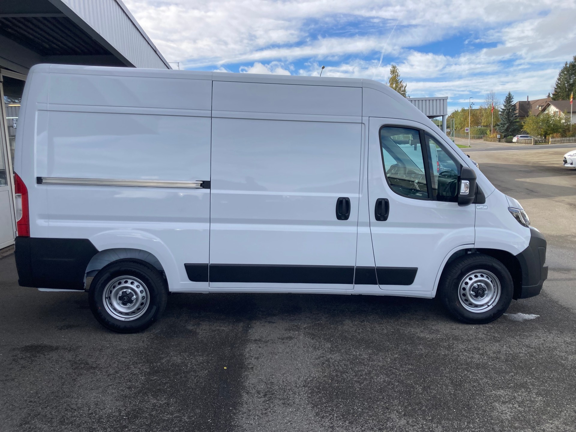 CITROEN Jumper 35 2.2 BlueHDi 140 L2H2-image-3