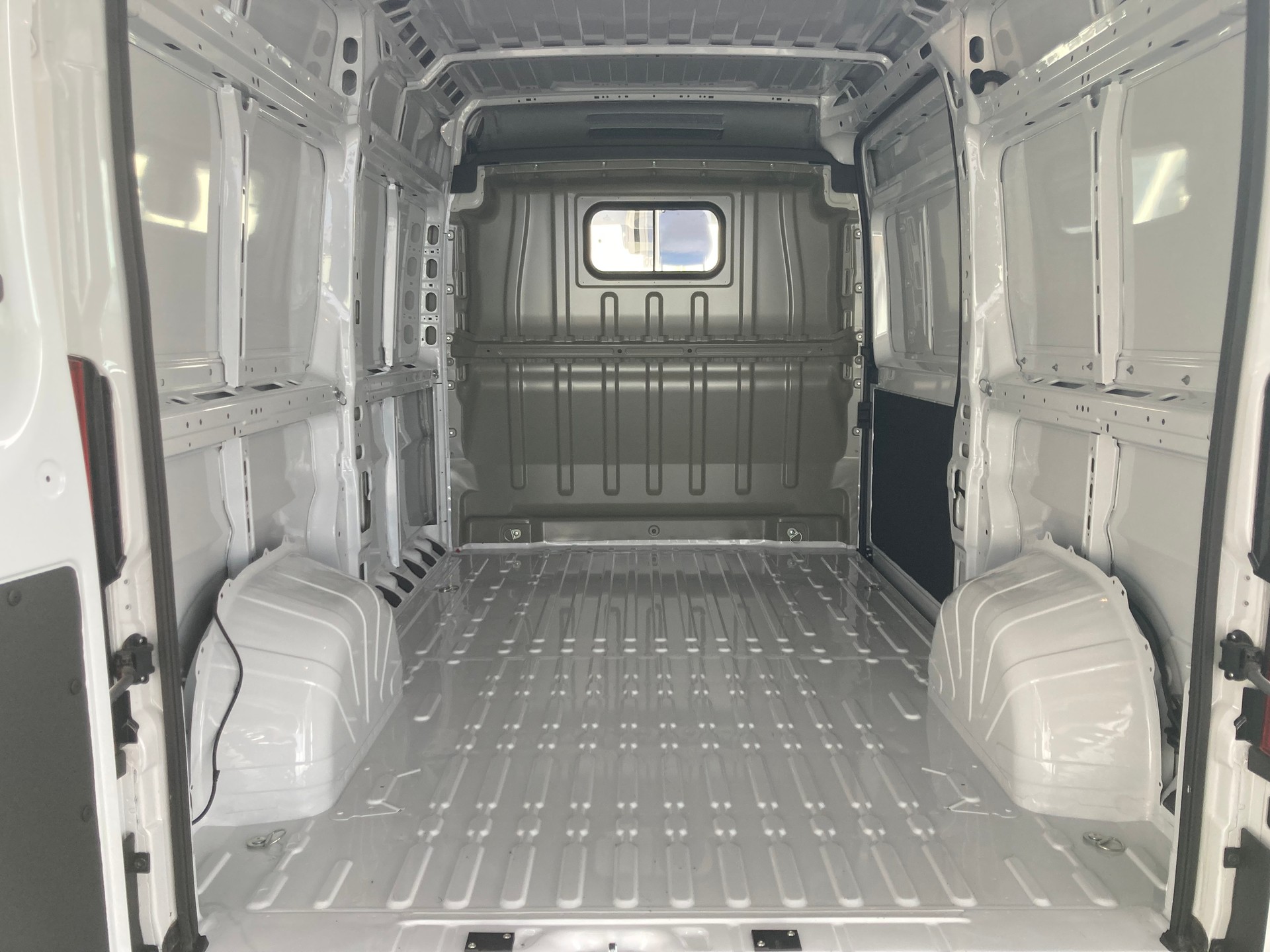 CITROEN Jumper 35 2.2 BlueHDi 140 L2H2-image-13