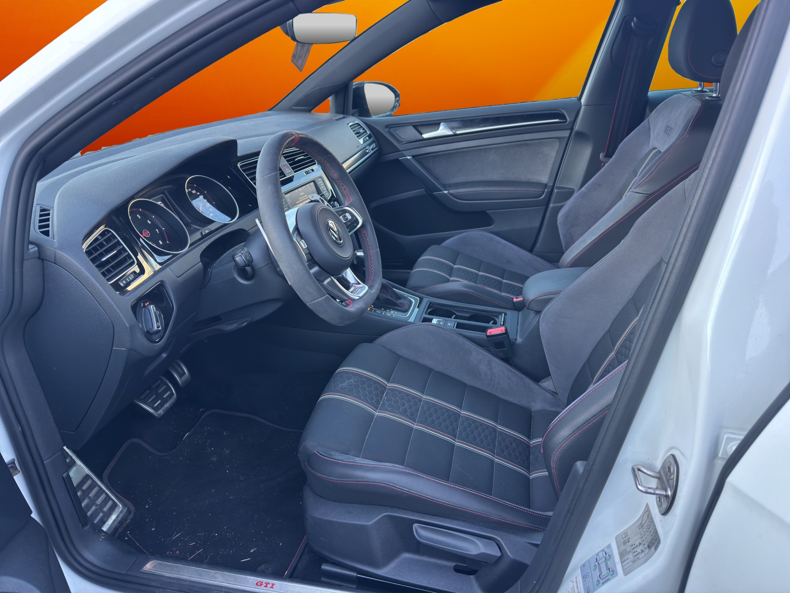 VW Golf 2.0 TSI GTI Clubsport DSG-image-9