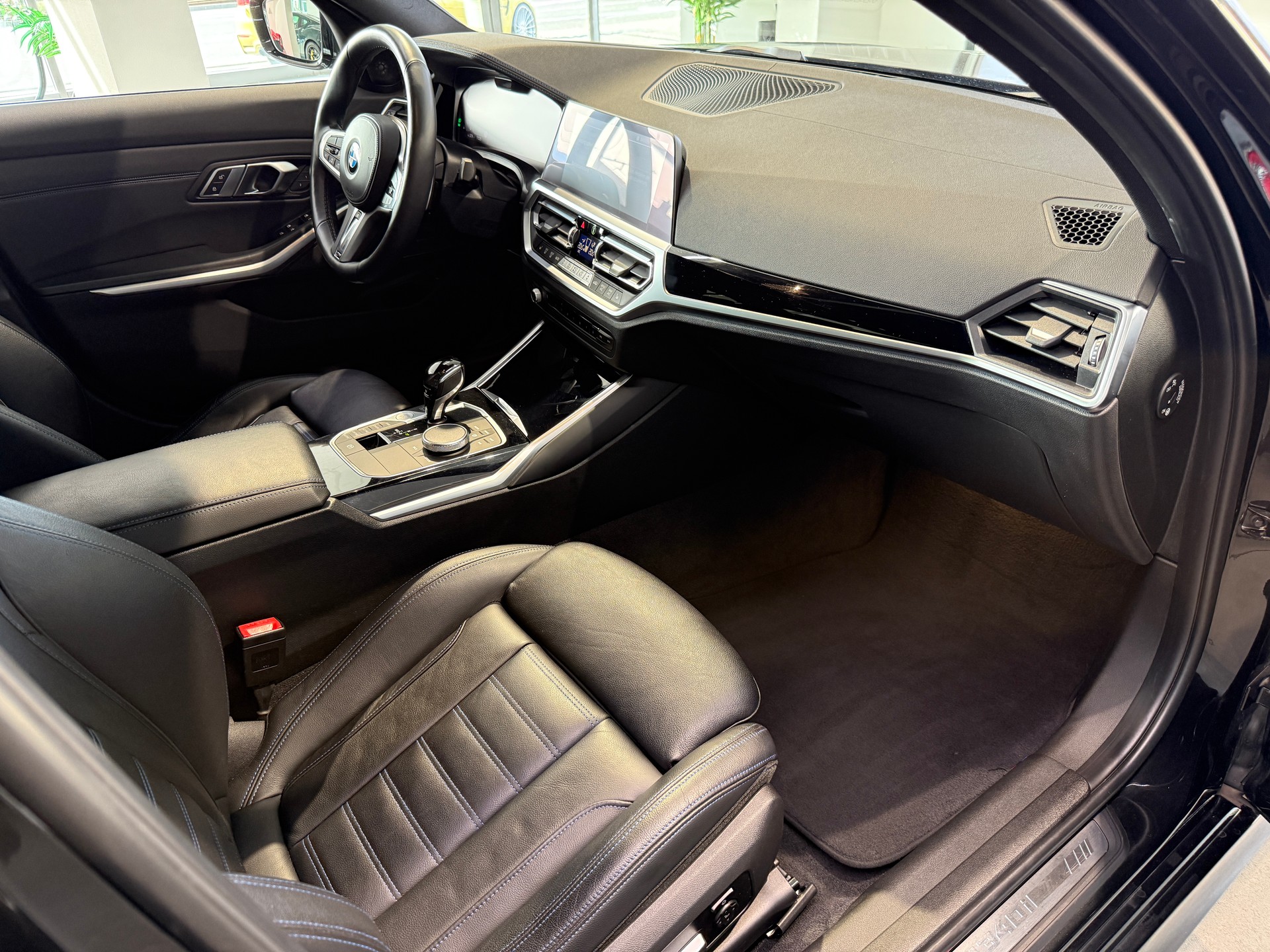 BMW M340i xDrive Steptronic-image-11