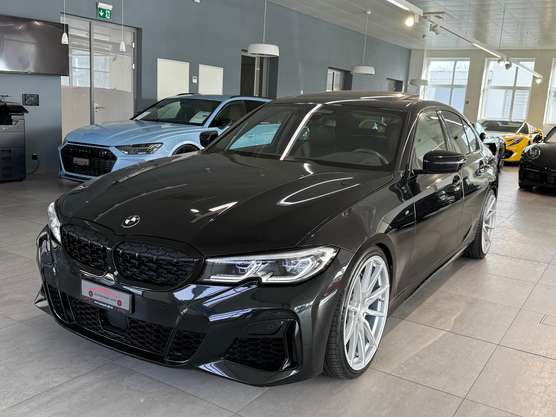 BMW M340i xDrive Steptronic-showroom-element-2