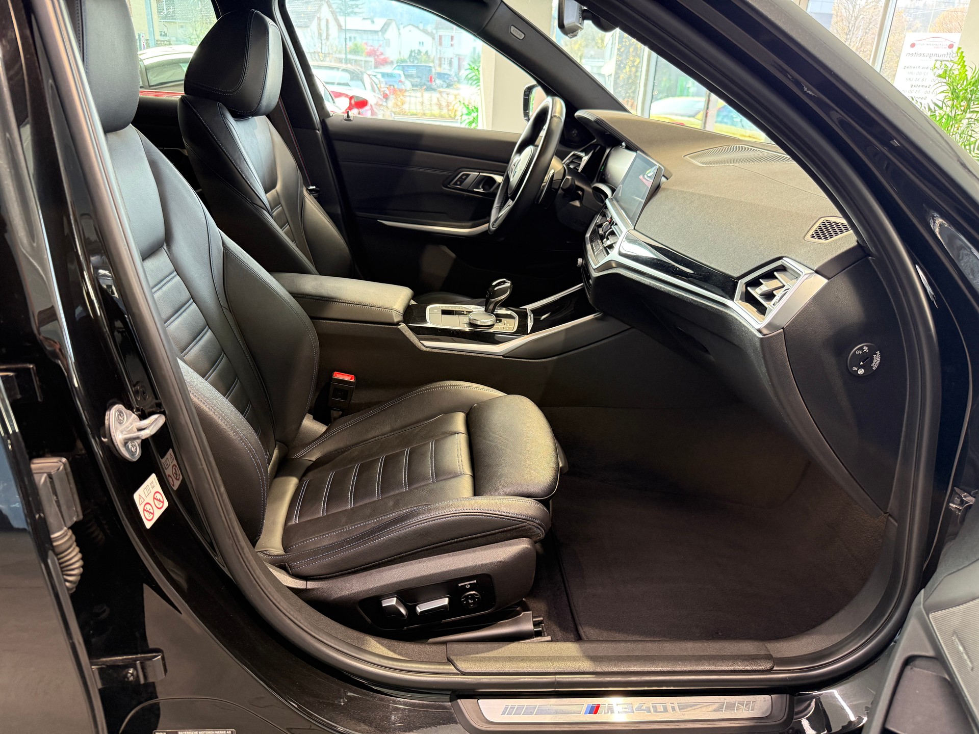 BMW M340i xDrive Steptronic-image-12