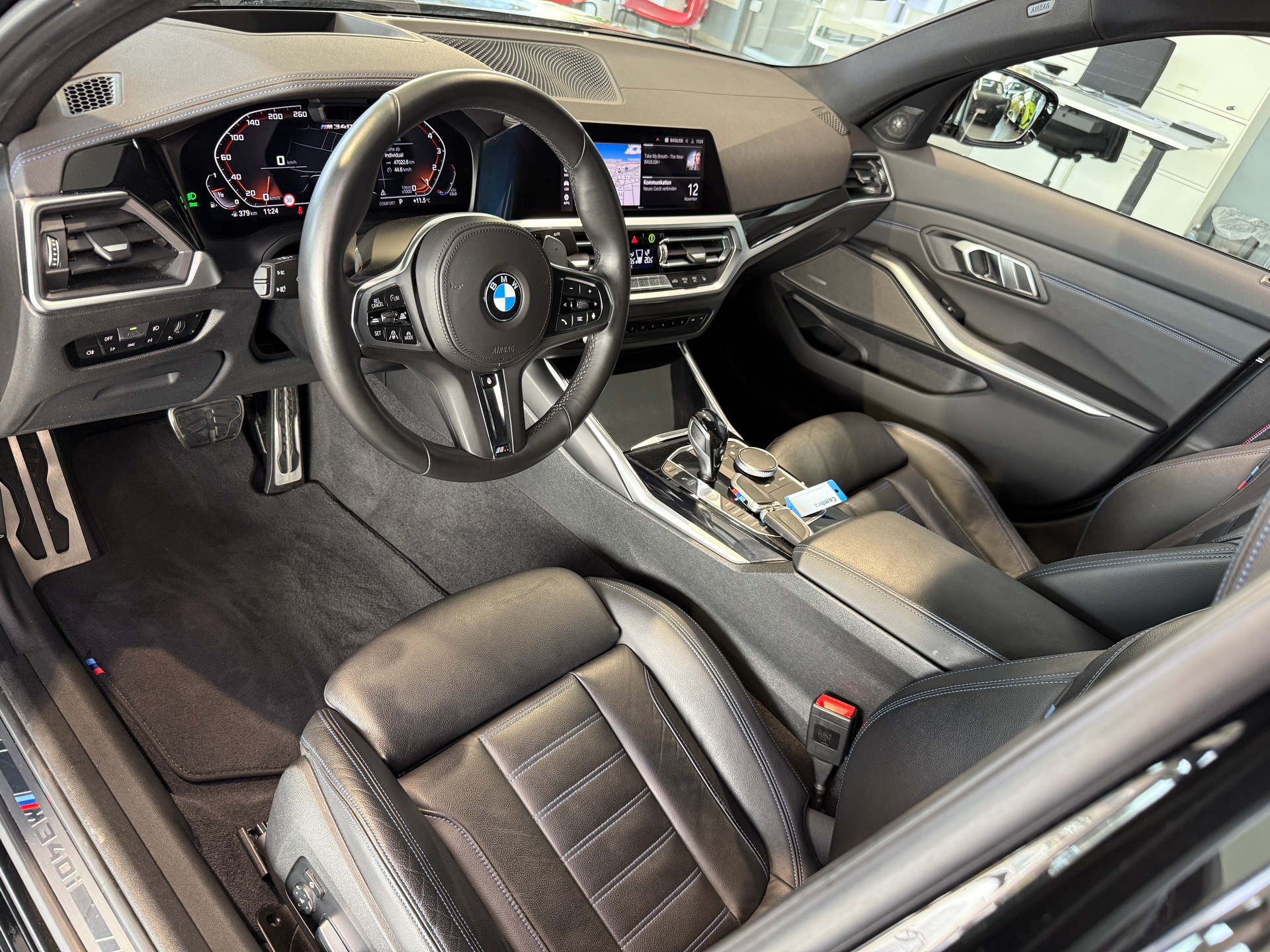 BMW M340i xDrive Steptronic-image-9