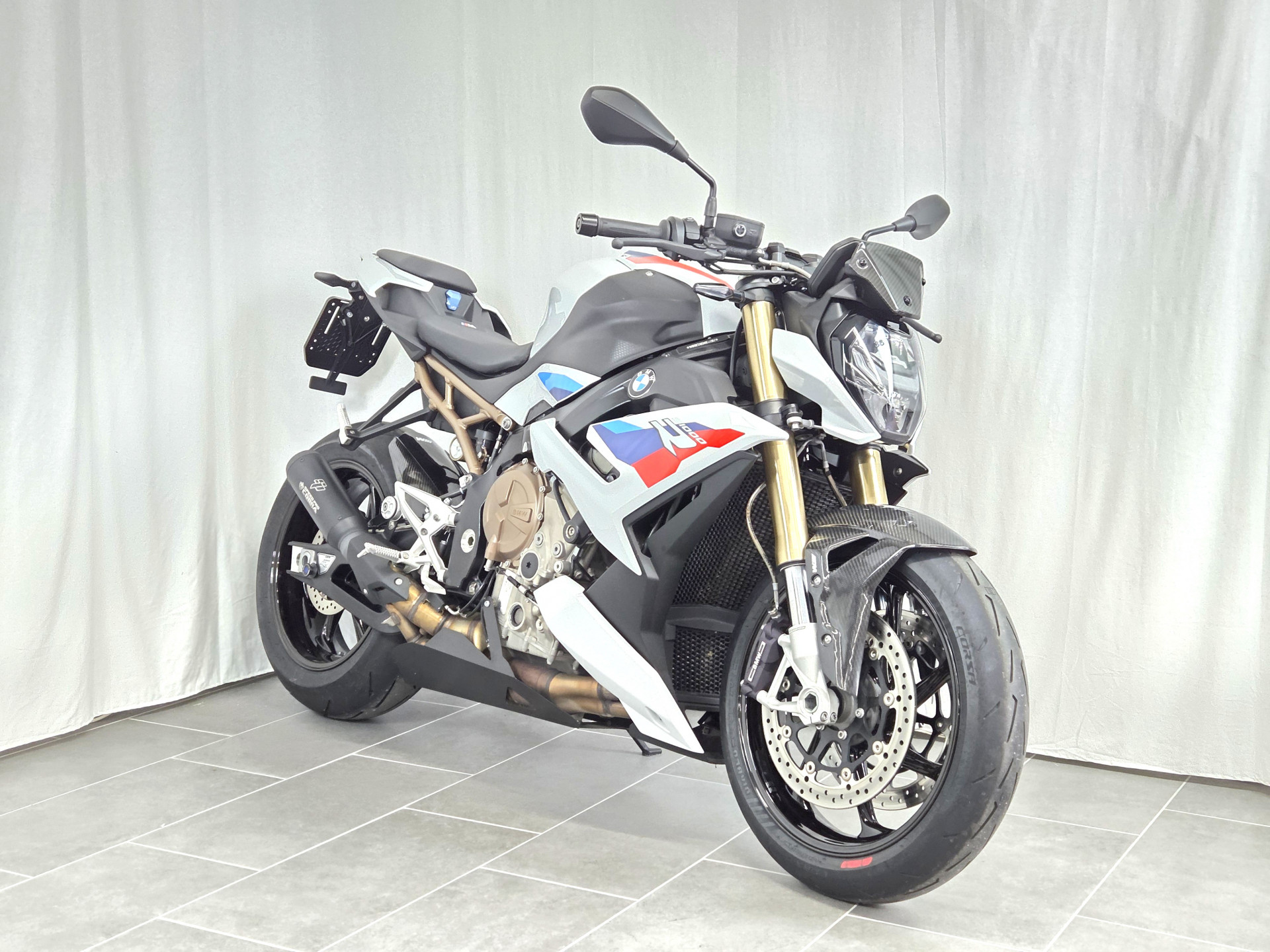 BMW S 1000 R-showroom-element-1