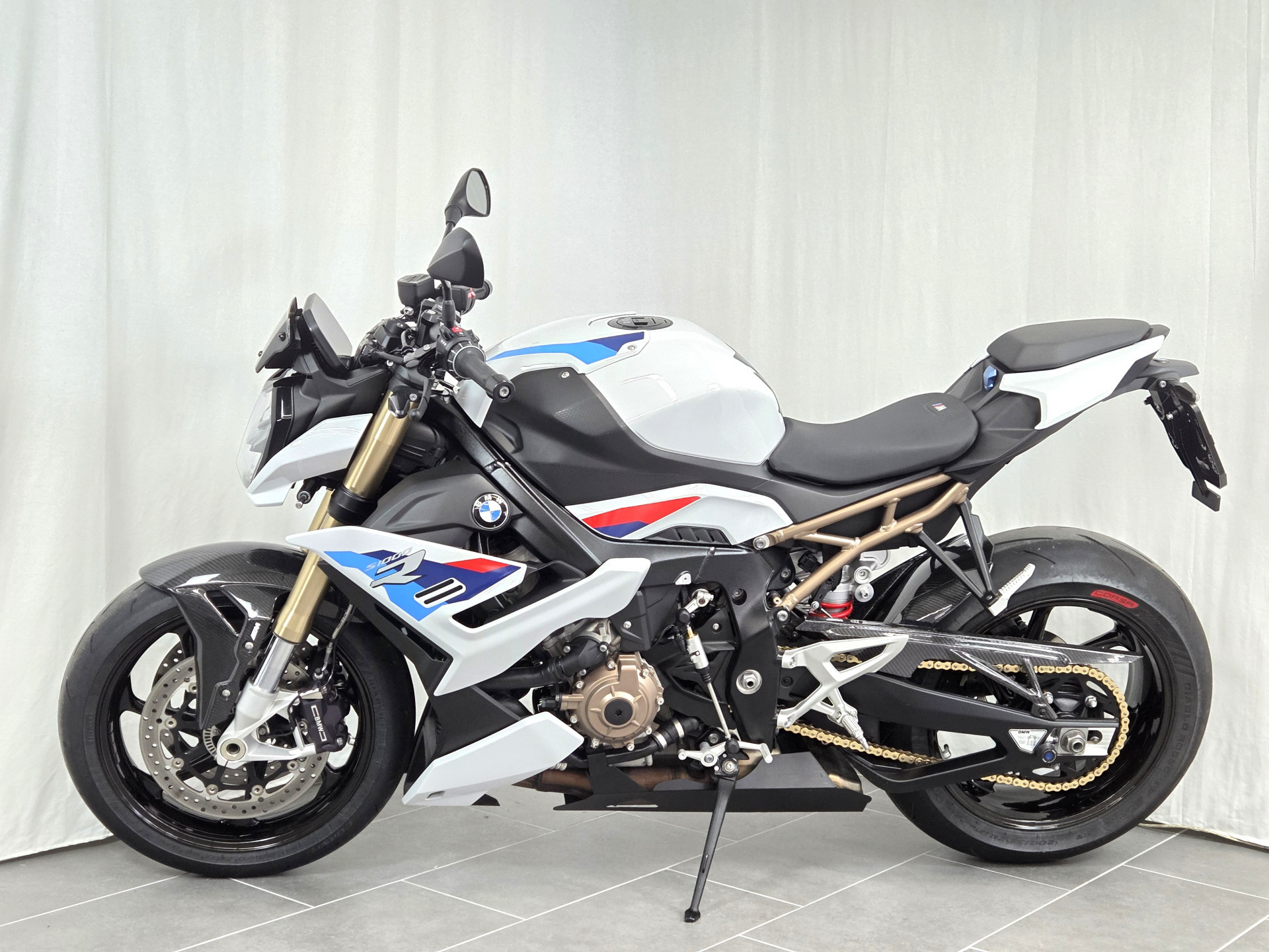 BMW S 1000 R-showroom-element-3