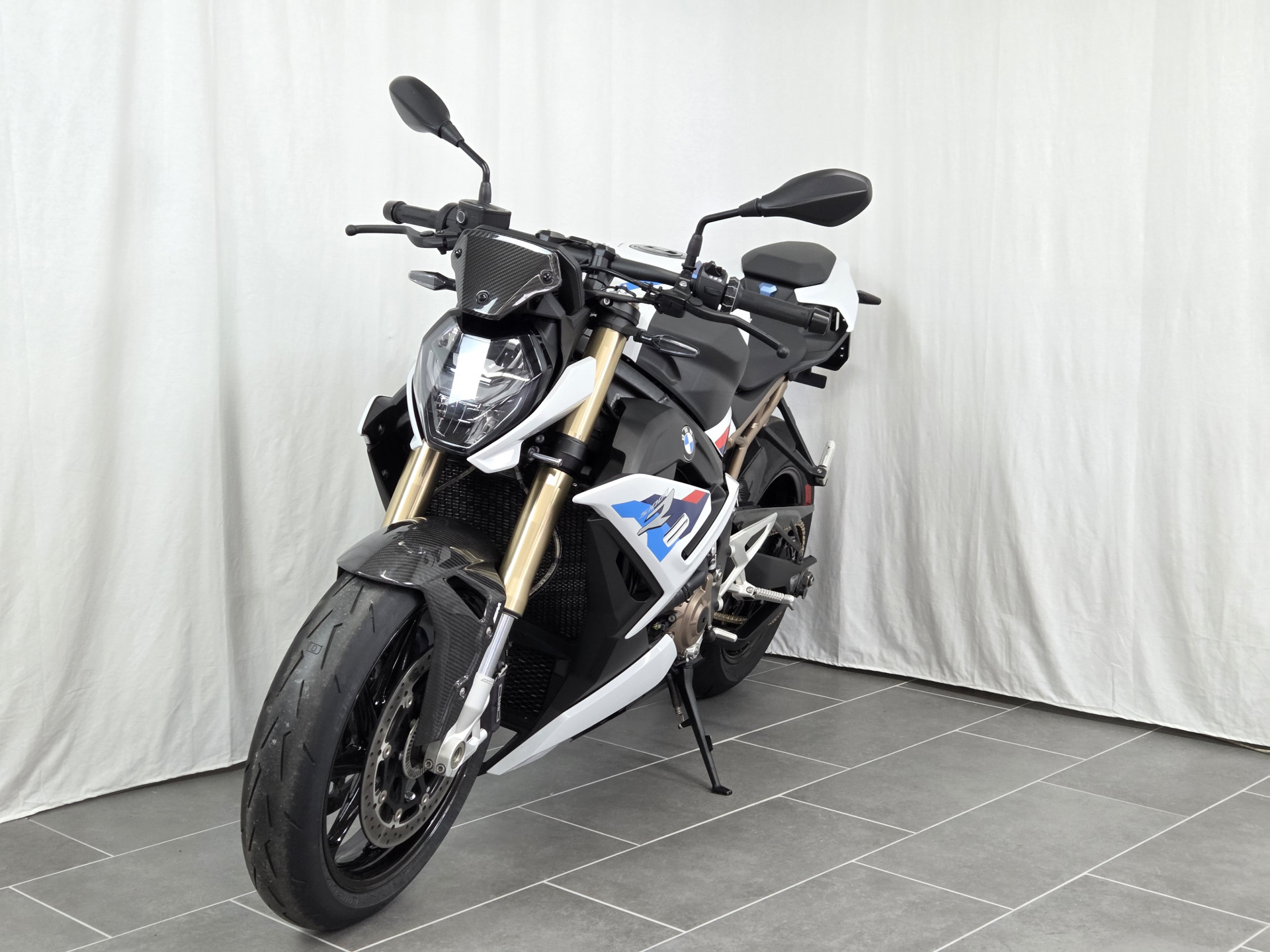 BMW S 1000 R-showroom-element-2