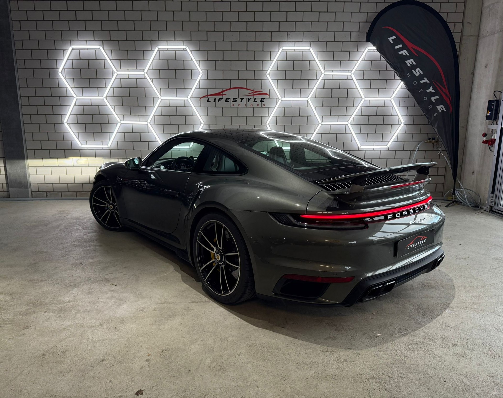 PORSCHE 911 Turbo S PDK-image-2