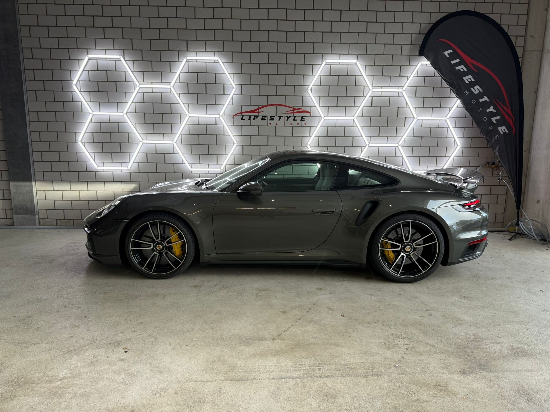 PORSCHE 911 Turbo S PDK-image-1
