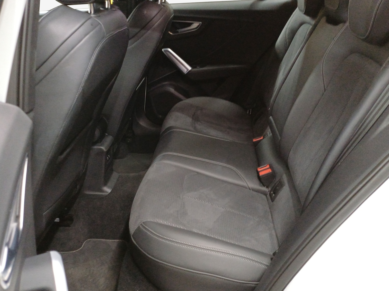 AUDI Q2 40 TFSI S line quattro S-tronic-image-11