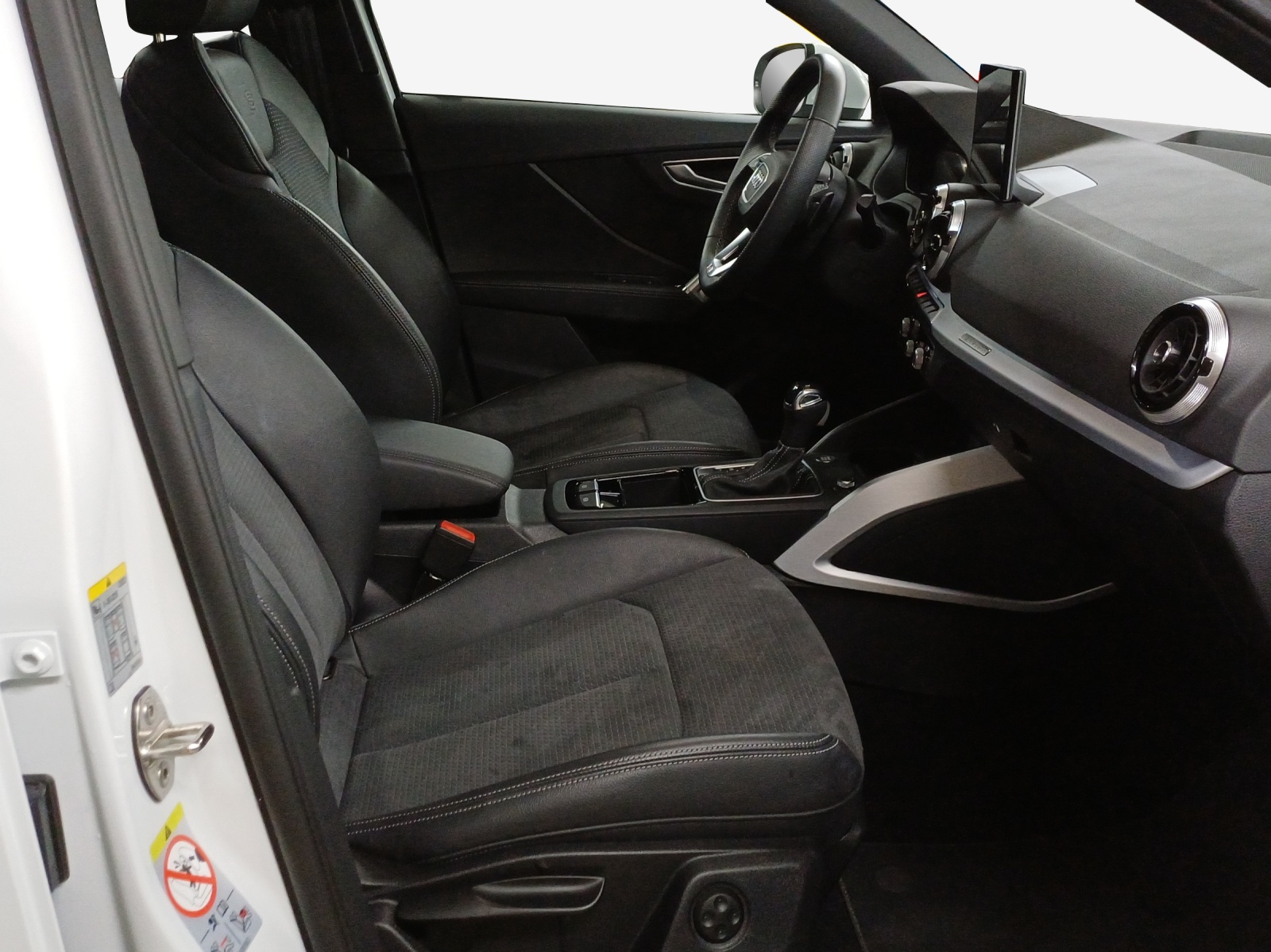 AUDI Q2 40 TFSI S line quattro S-tronic-image-13