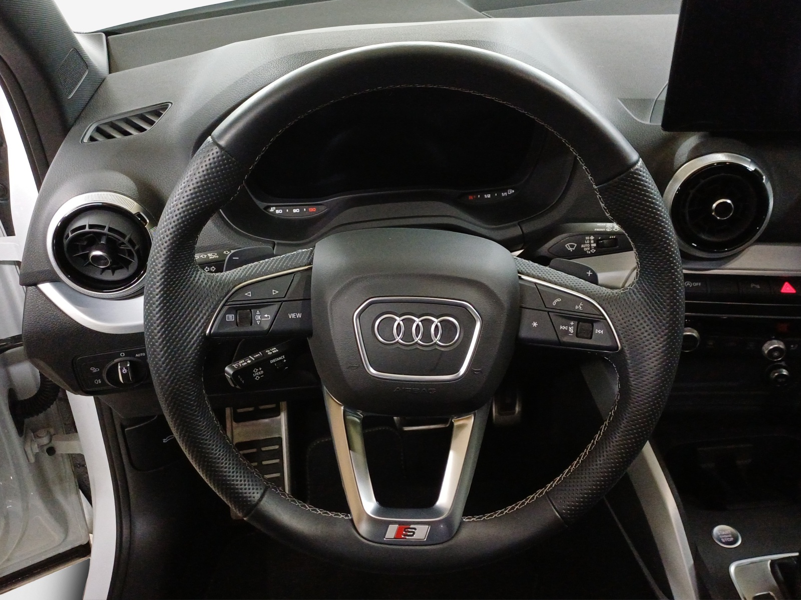 AUDI Q2 40 TFSI S line quattro S-tronic-image-9