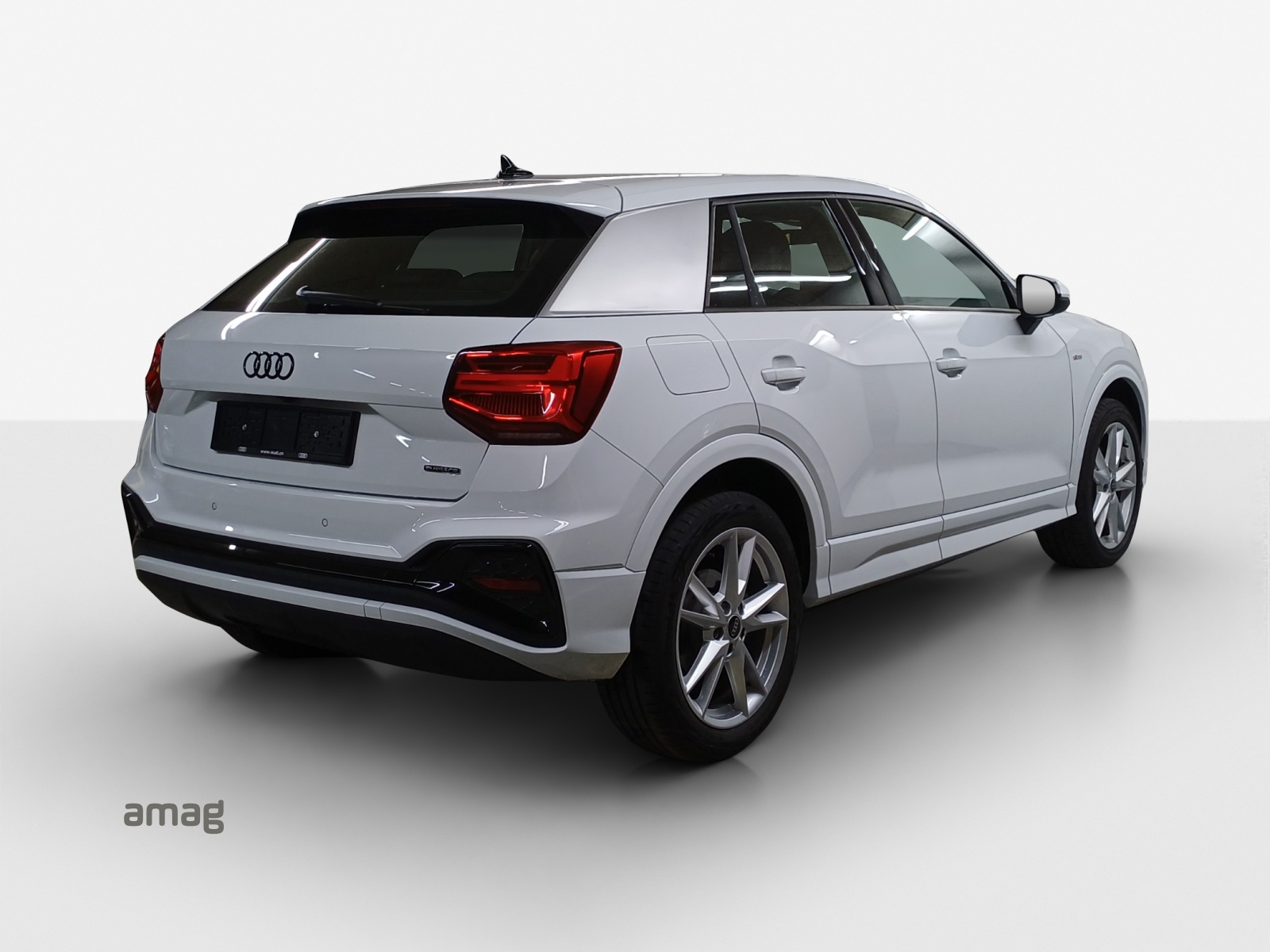 AUDI Q2 40 TFSI S line quattro S-tronic-image-4