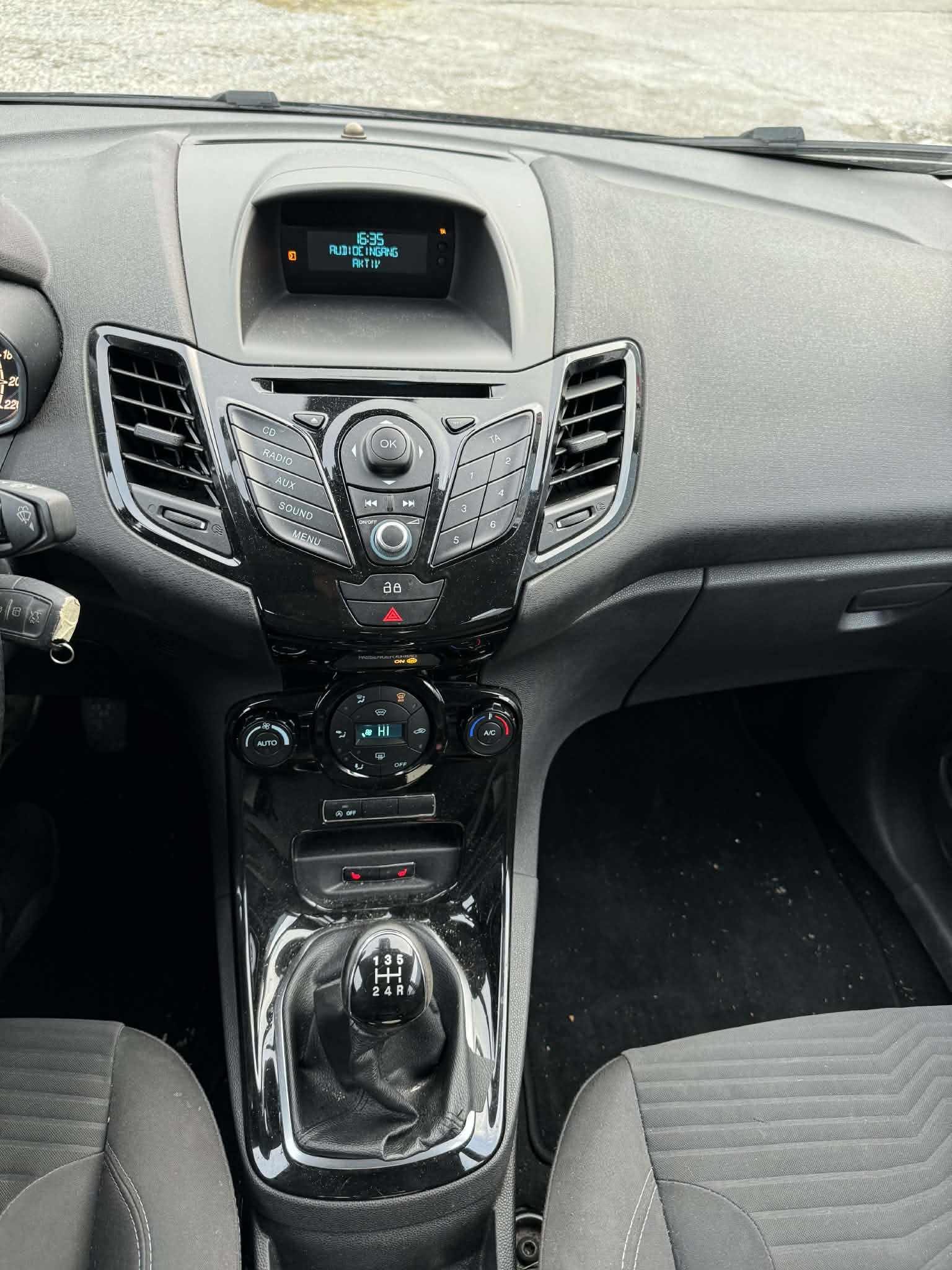 FORD Fiesta 1.0 SCTi Titanium-image-3
