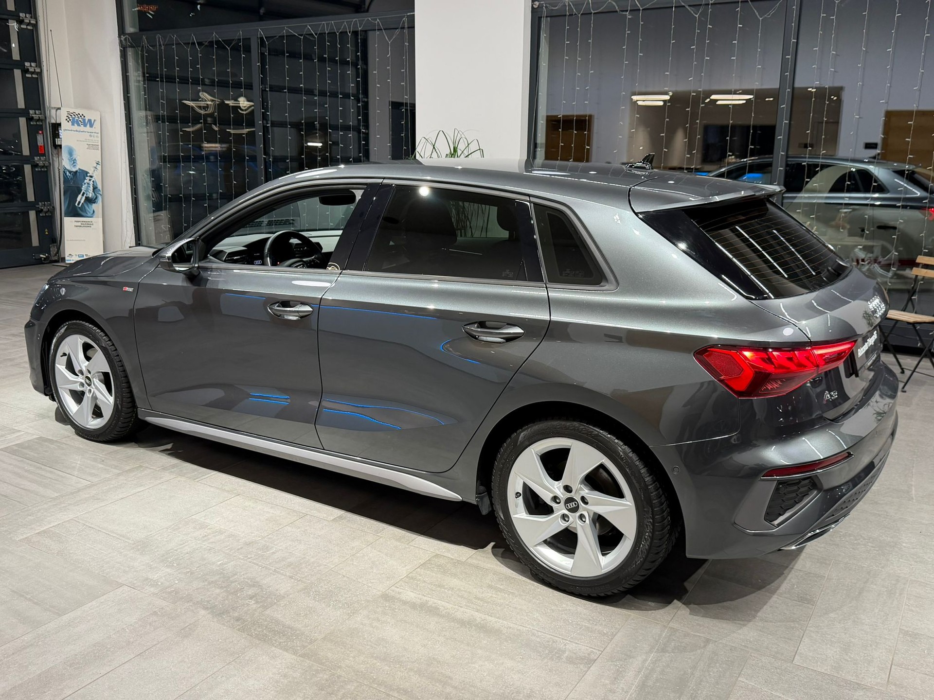 AUDI A3 Sportback 35 TFSI S line Attraction S-tronic-image-8