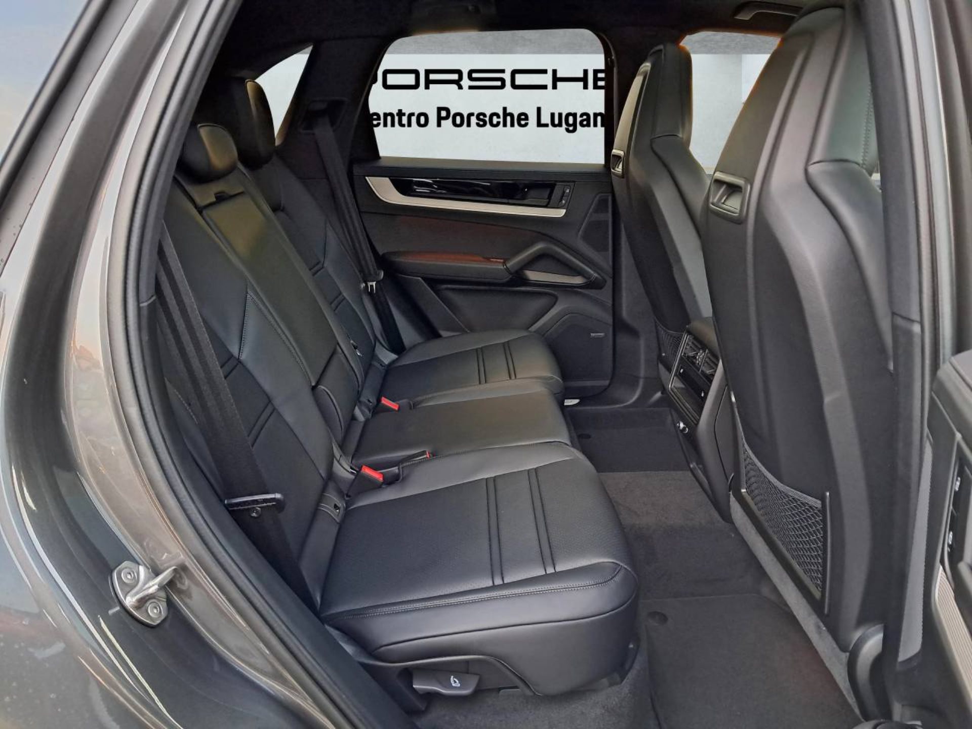PORSCHE Cayenne S-image-17