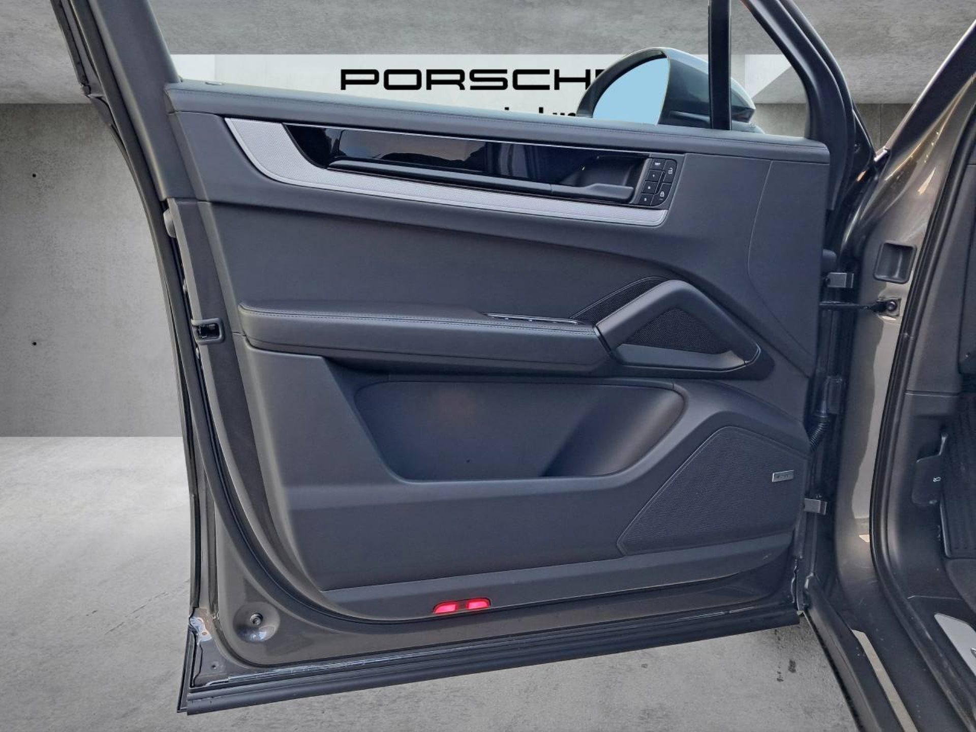 PORSCHE Cayenne S-image-24