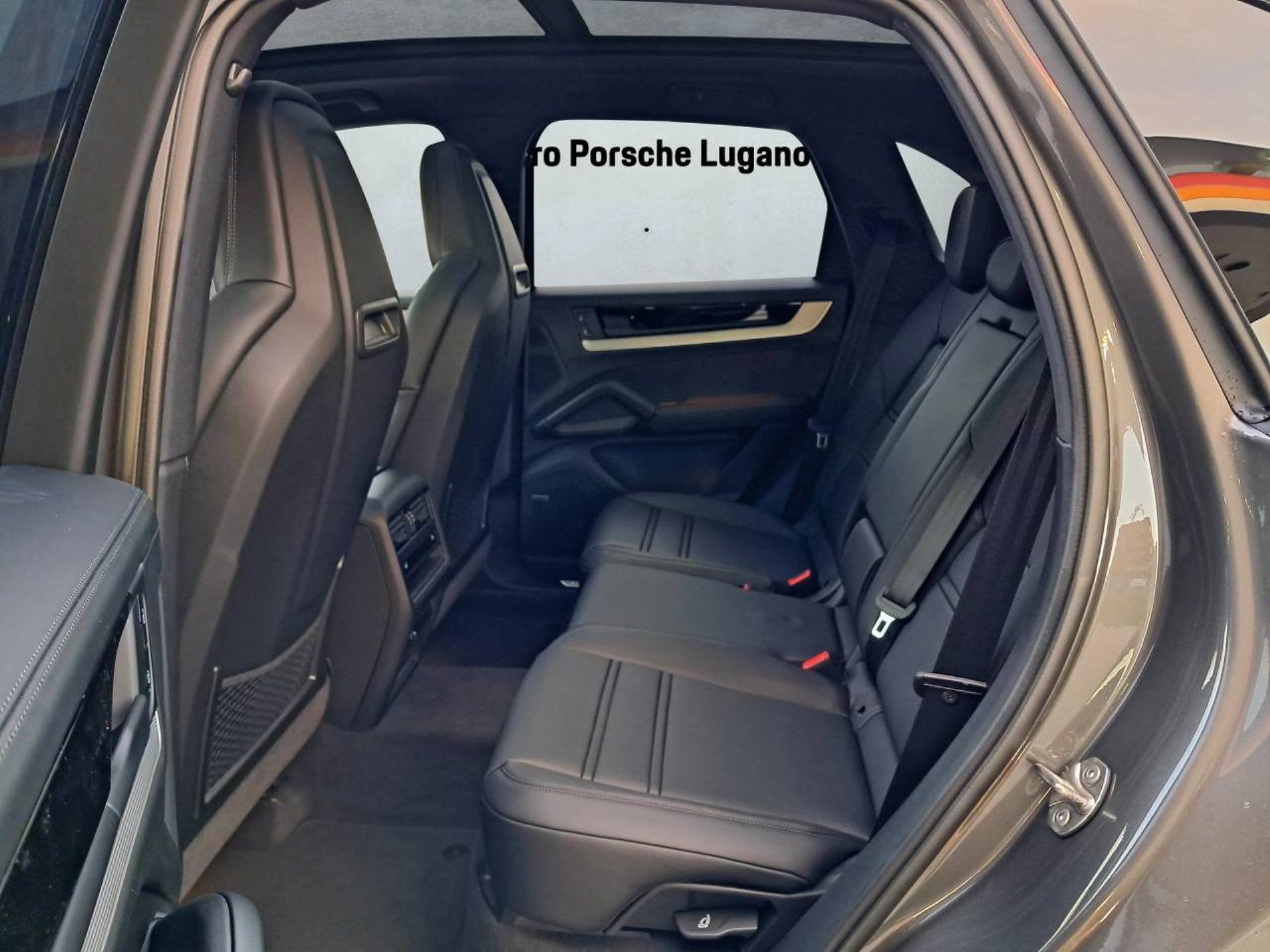 PORSCHE Cayenne S-image-16