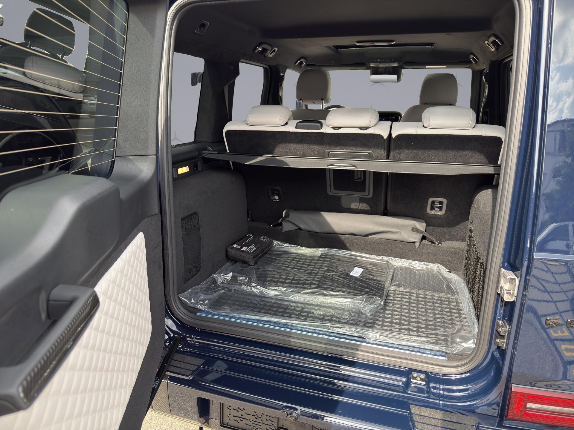 MERCEDES-BENZ G 63 AMG-image-13