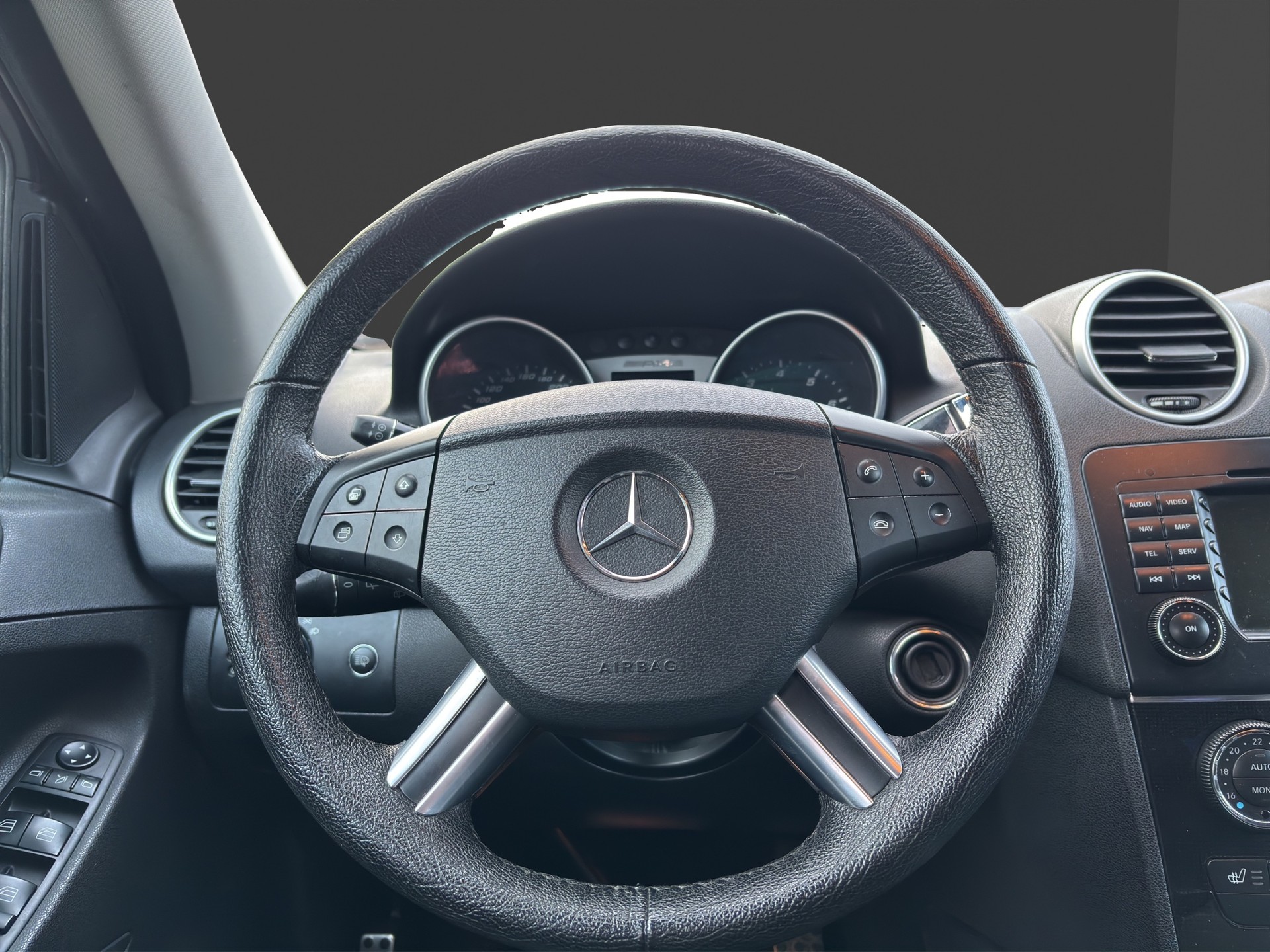MERCEDES-BENZ ML 63 AMG 4Matic 7G-Tronic-image-10