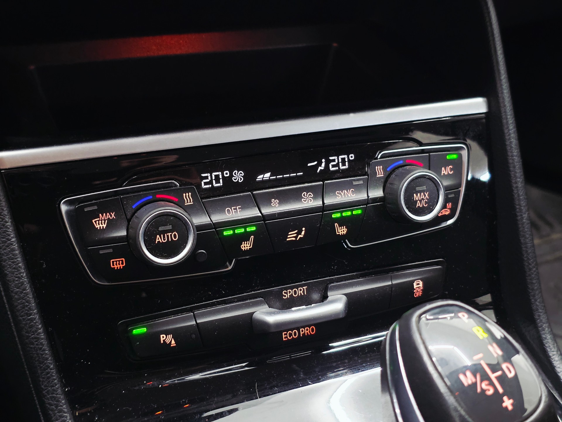 BMW 218d Active Tourer Steptronic-image-11