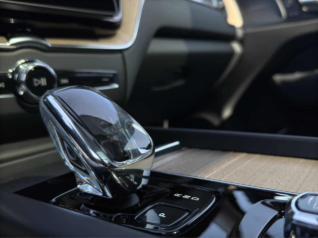 VOLVO XC60 2.0 T8 TE Ultra Dark eAWD-image-12
