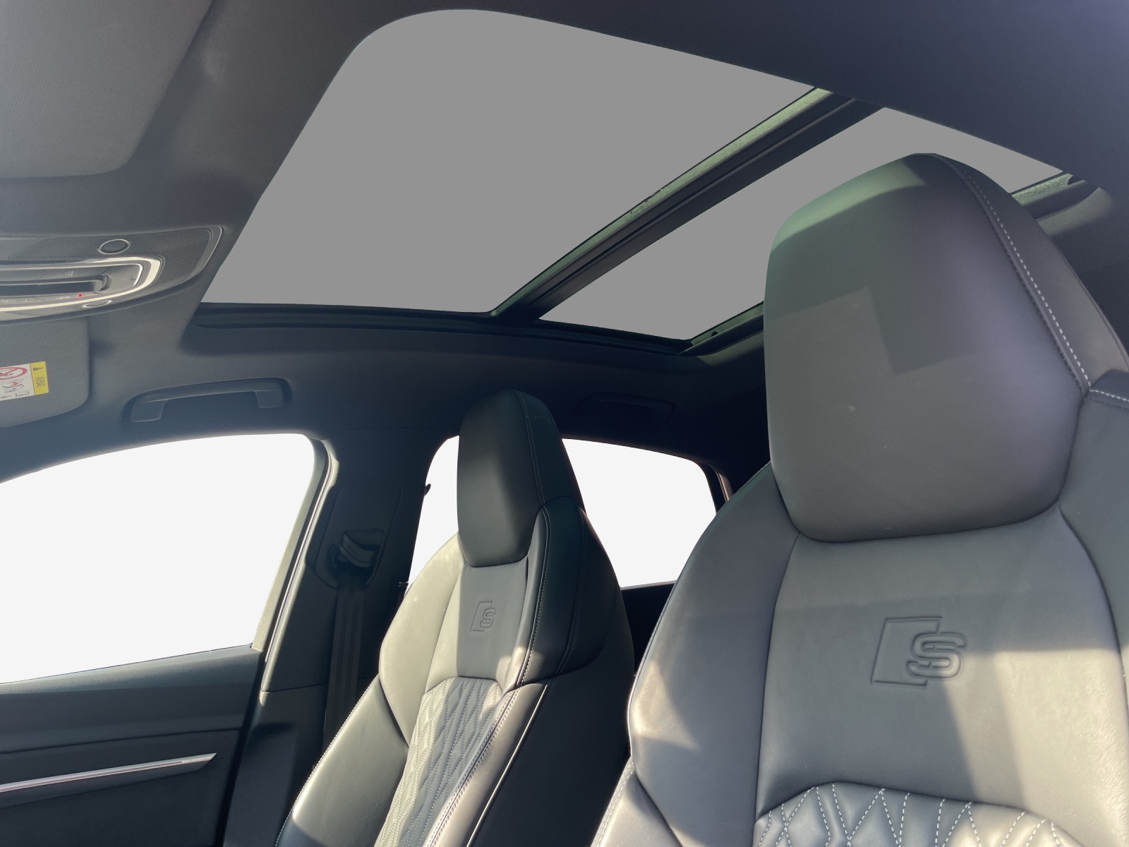 AUDI e-tron S Sportback quattro-image-16