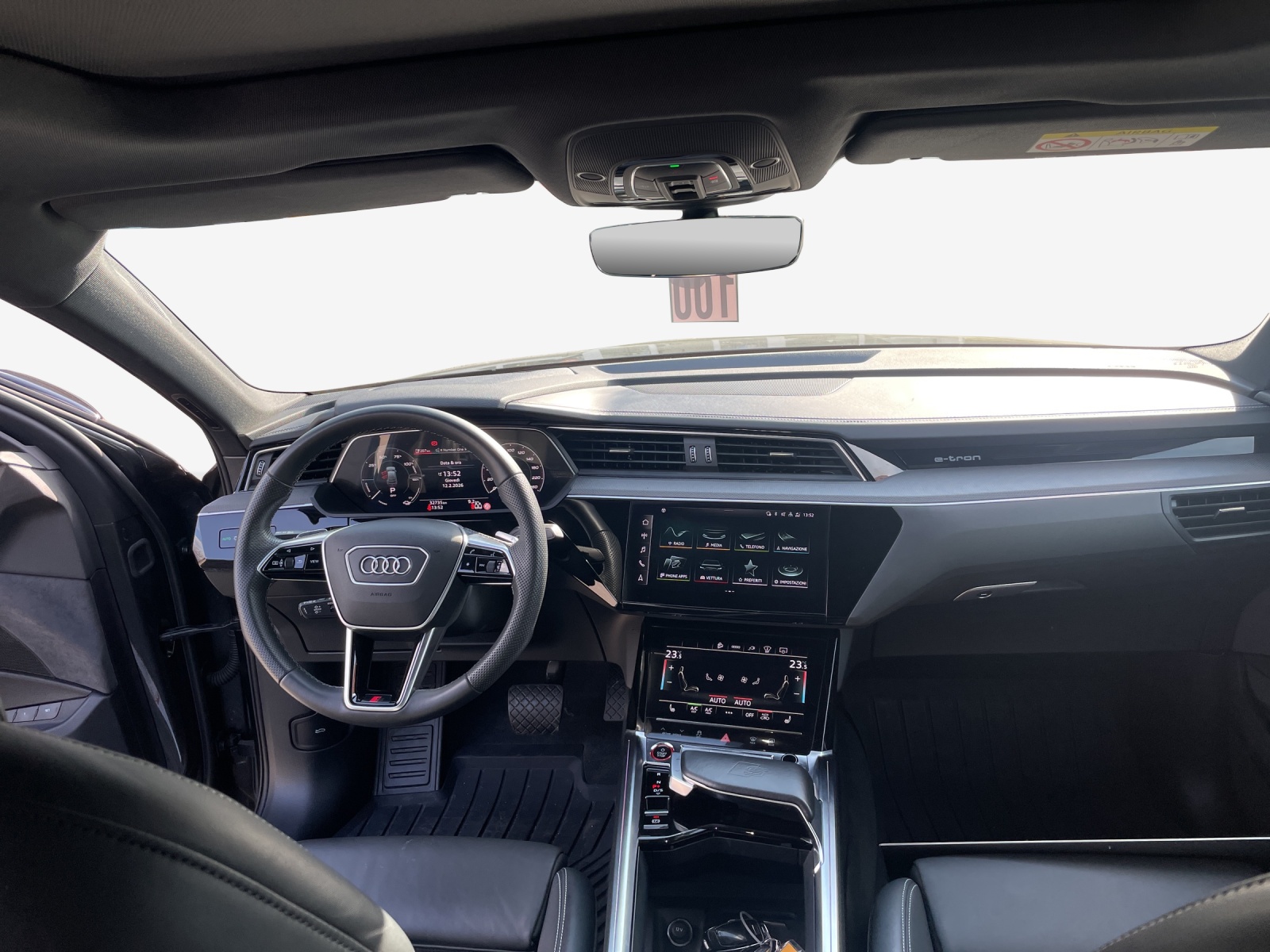 AUDI e-tron S Sportback quattro-image-11