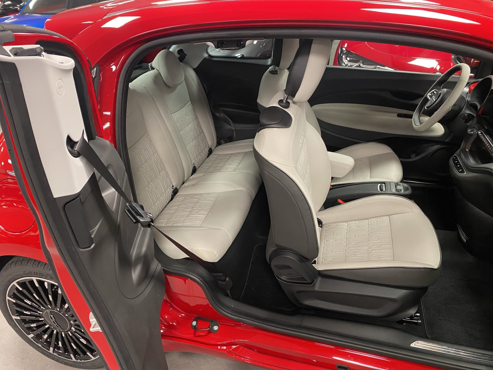 FIAT 500e 3+1 La Prima-image-15