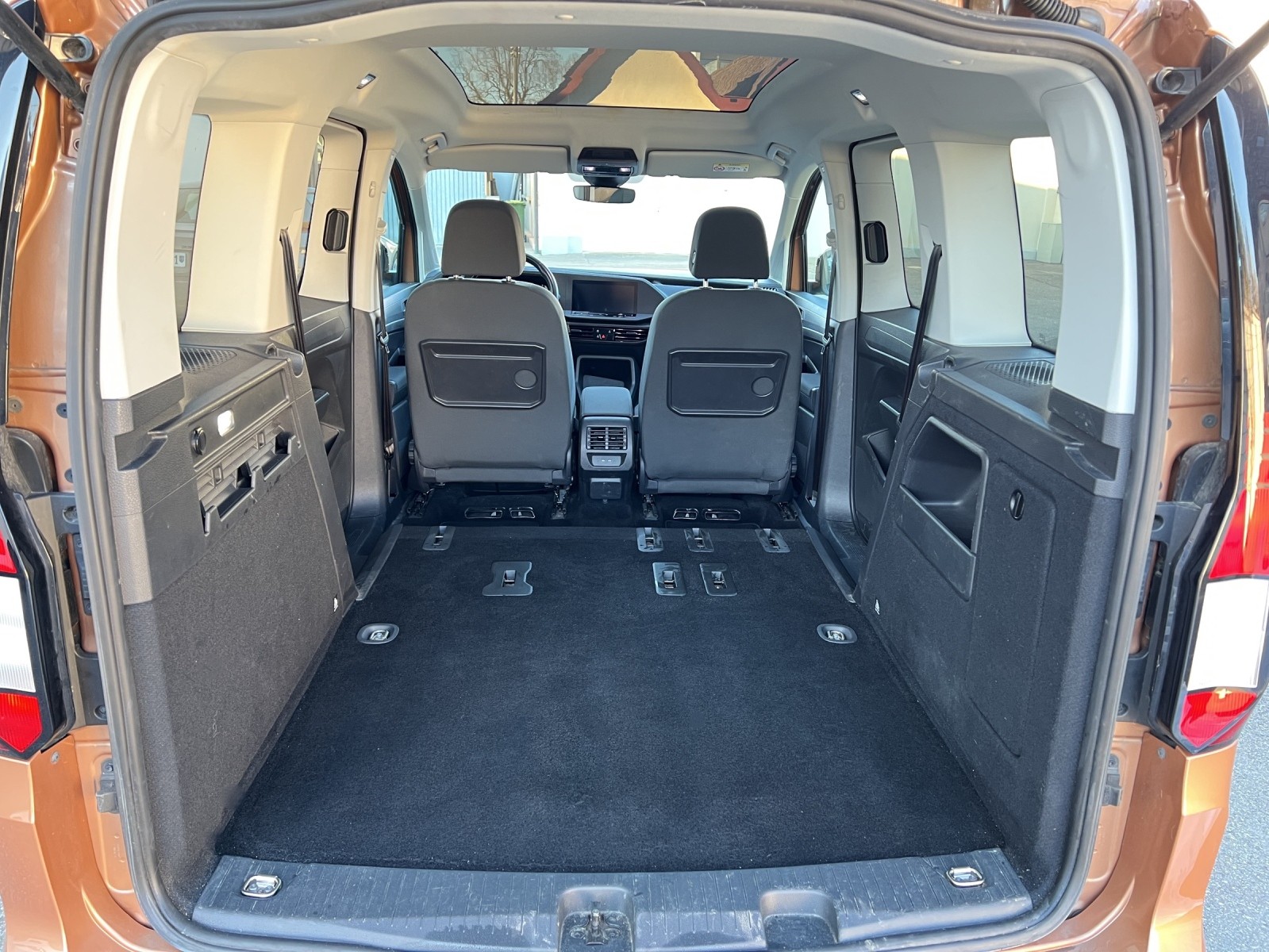 VW Caddy 2.0 TDI Liberty DSG-image-13
