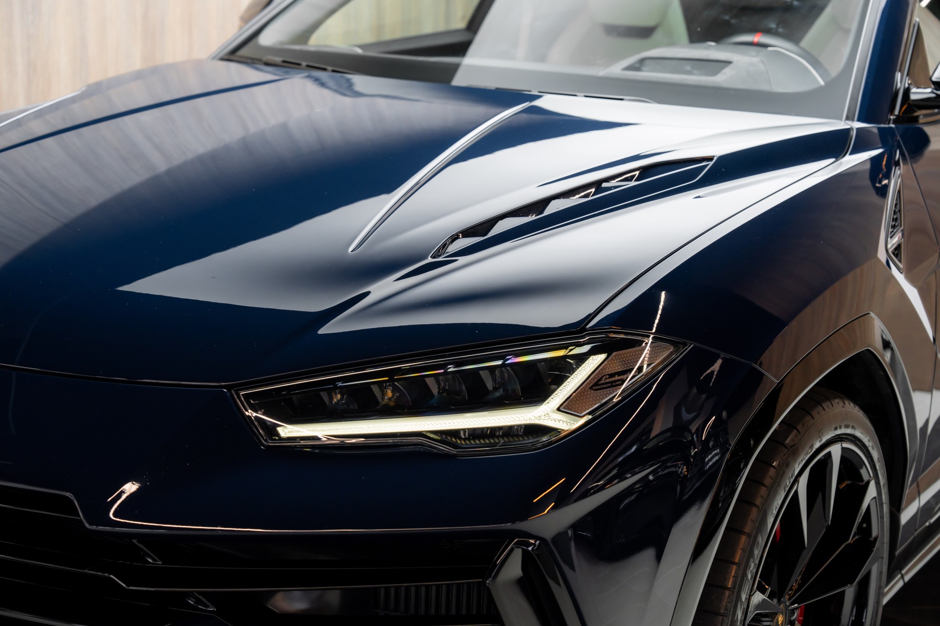 LAMBORGHINI Urus S-image-25