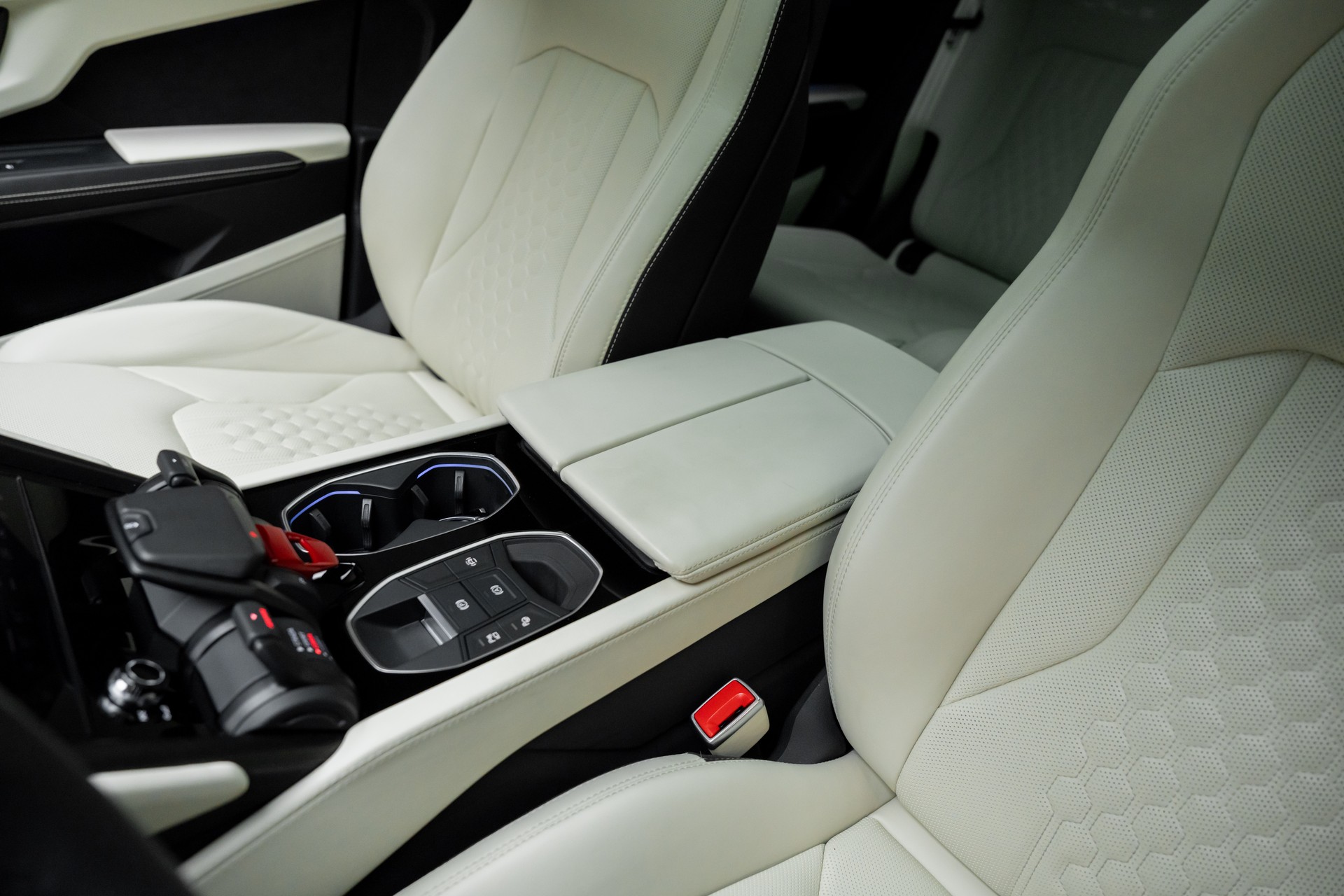 LAMBORGHINI Urus S-image-12