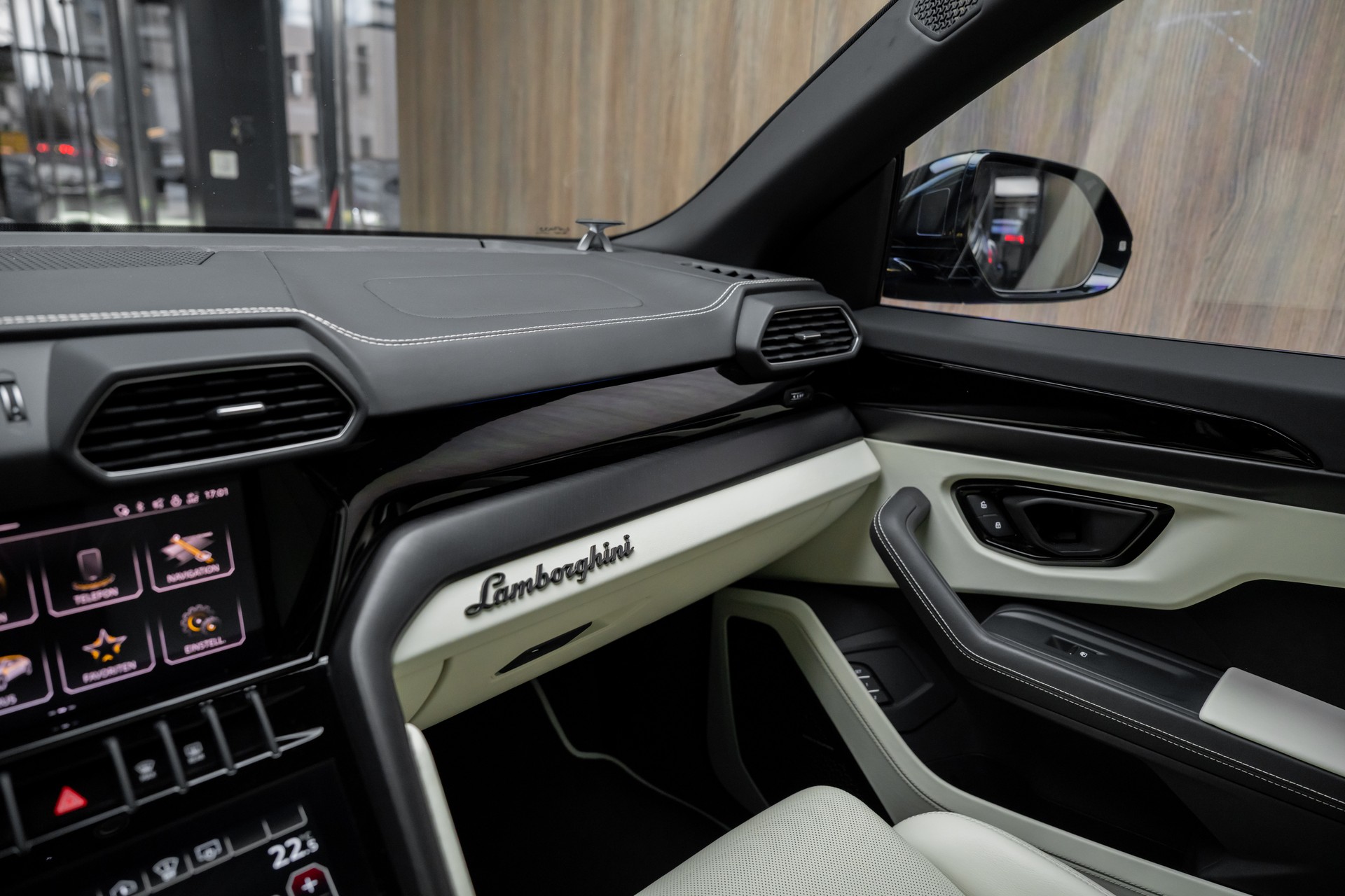 LAMBORGHINI Urus S-image-13