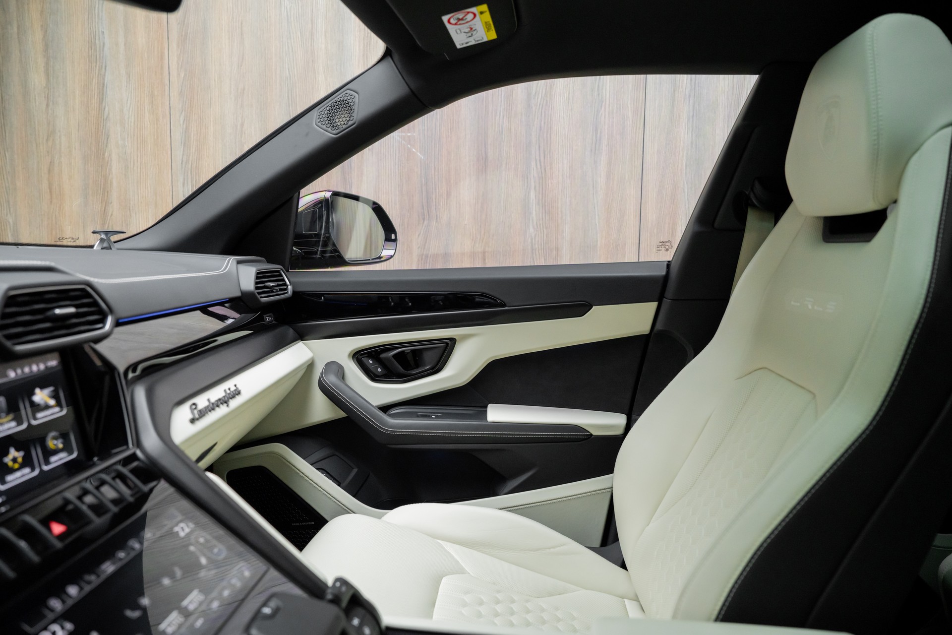 LAMBORGHINI Urus S-image-16