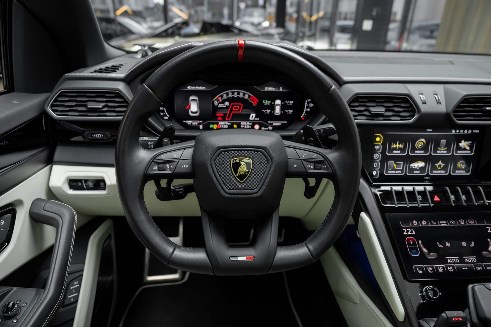 LAMBORGHINI Urus S-image-19