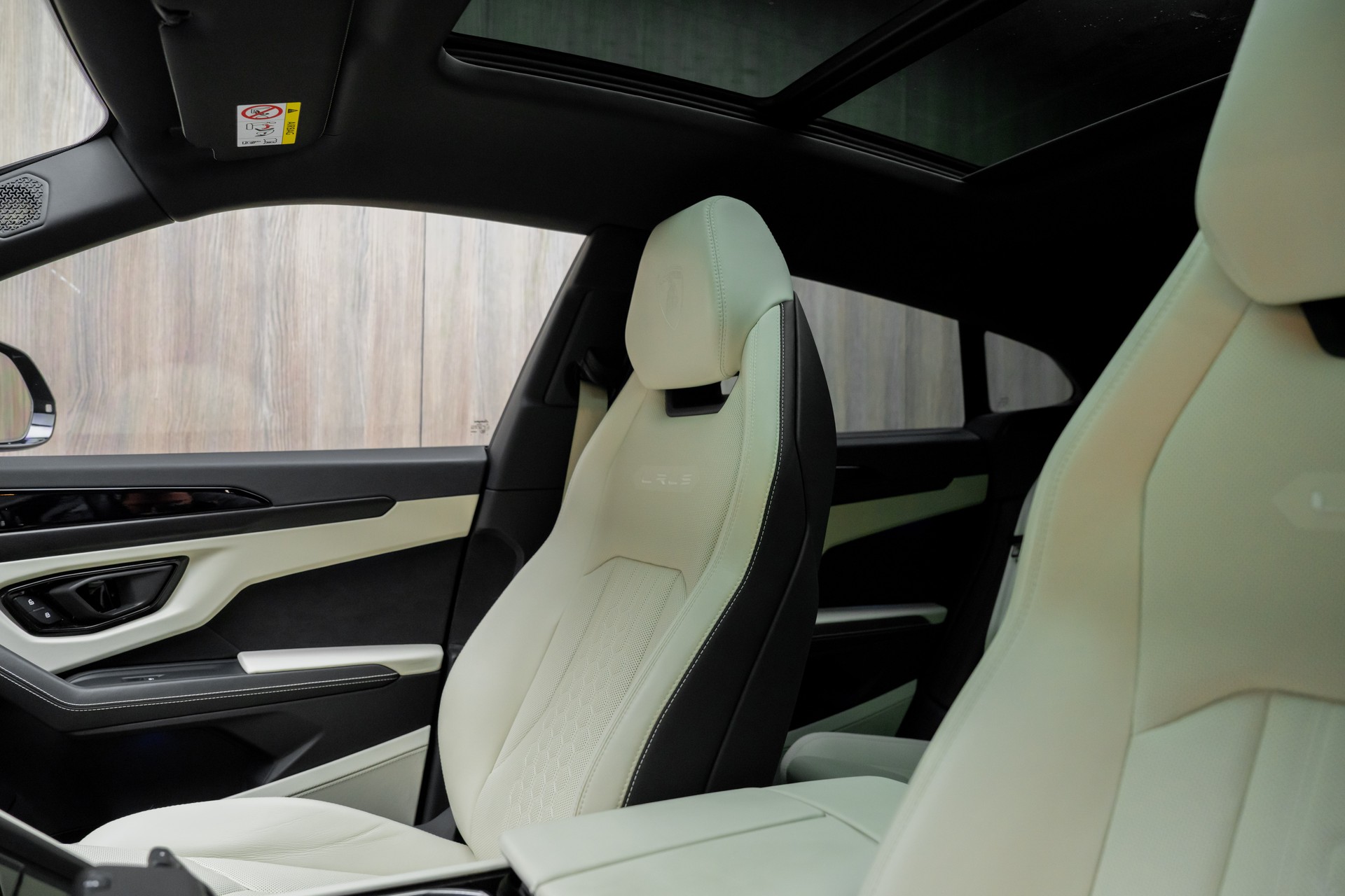 LAMBORGHINI Urus S-image-6