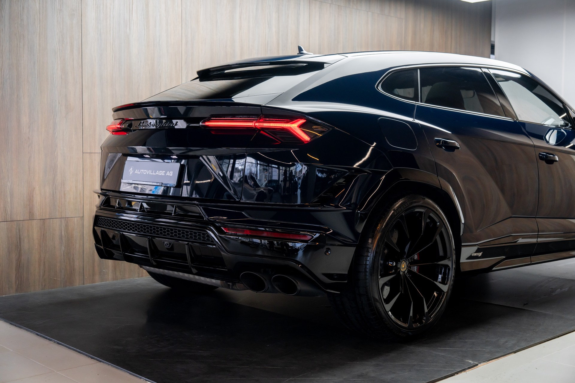LAMBORGHINI Urus S-image-26