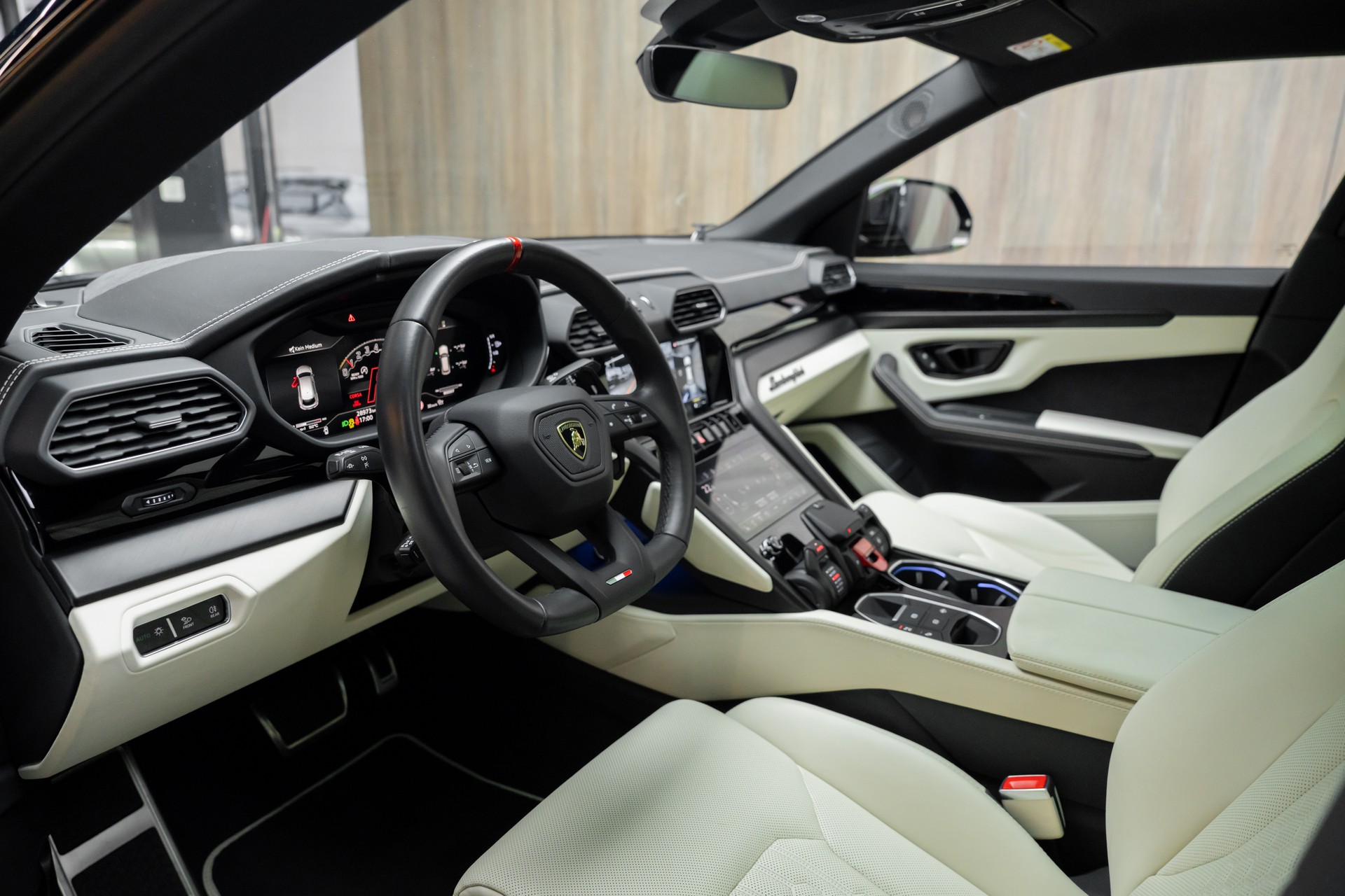 LAMBORGHINI Urus S-image-3