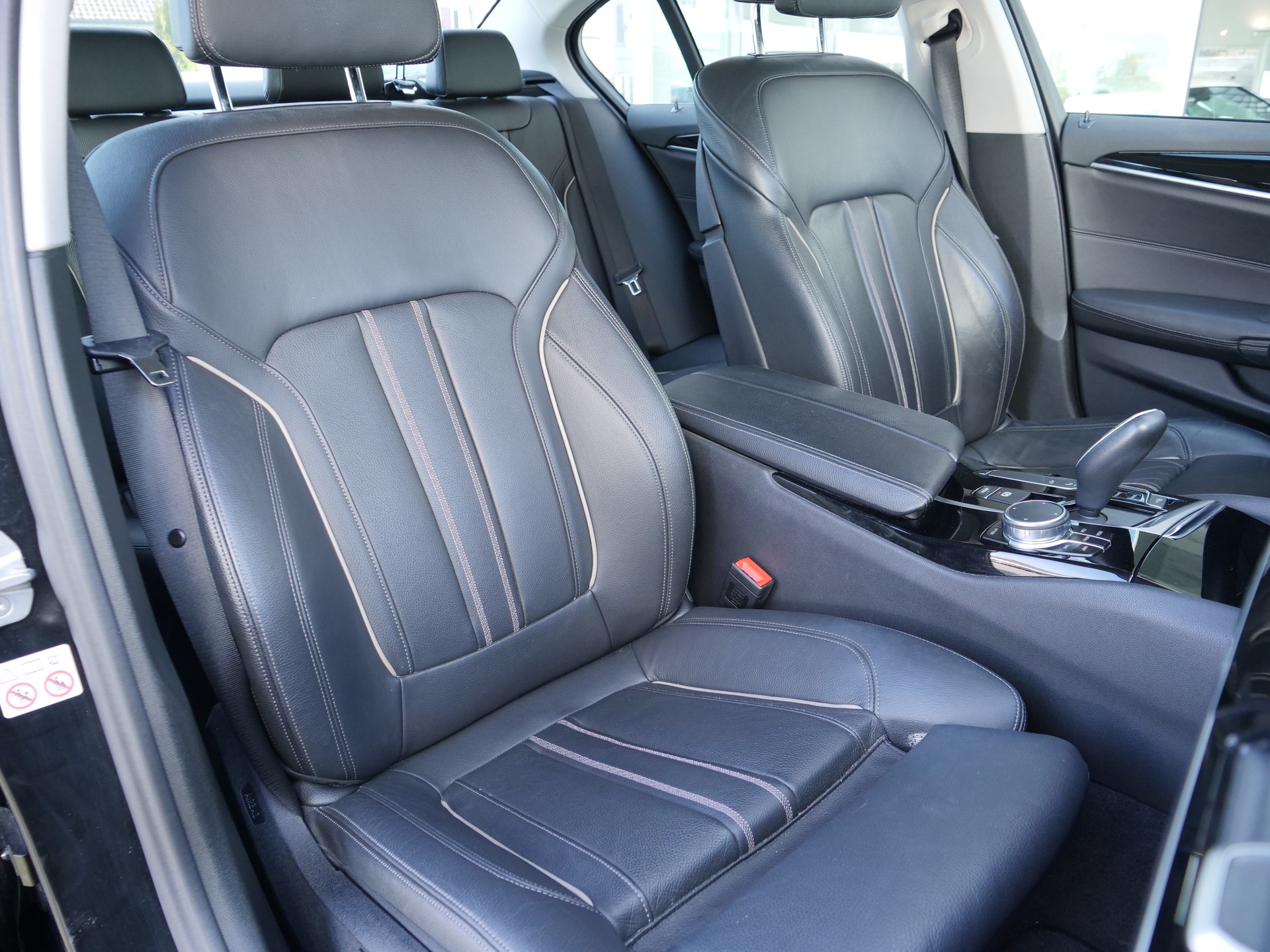 BMW 530d xDrive Sport Line Steptronic-image-9