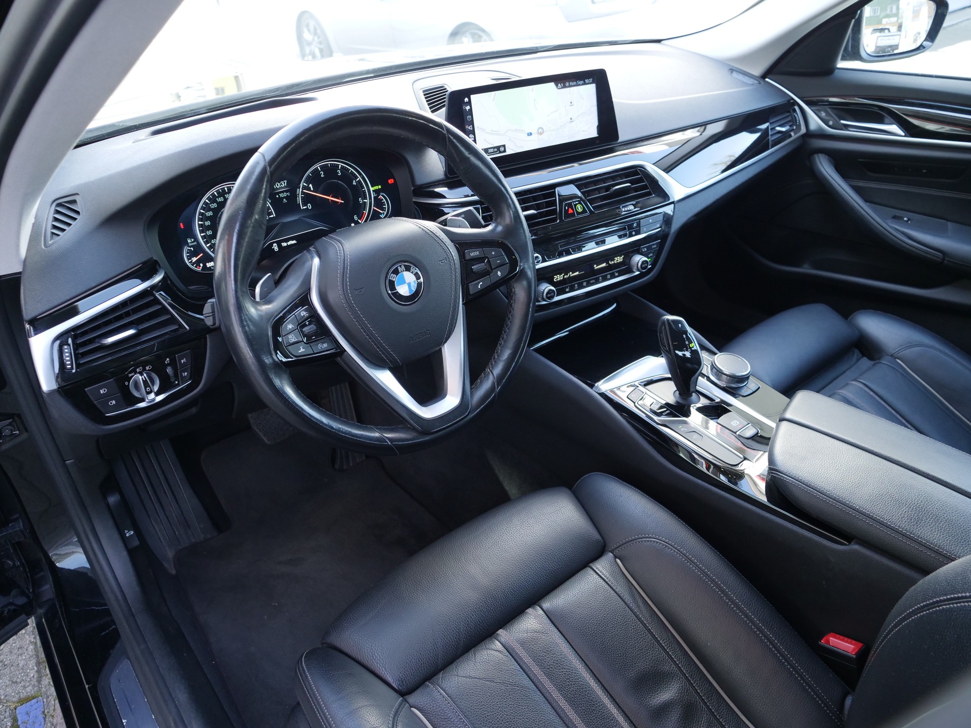 BMW 530d xDrive Sport Line Steptronic-image-6