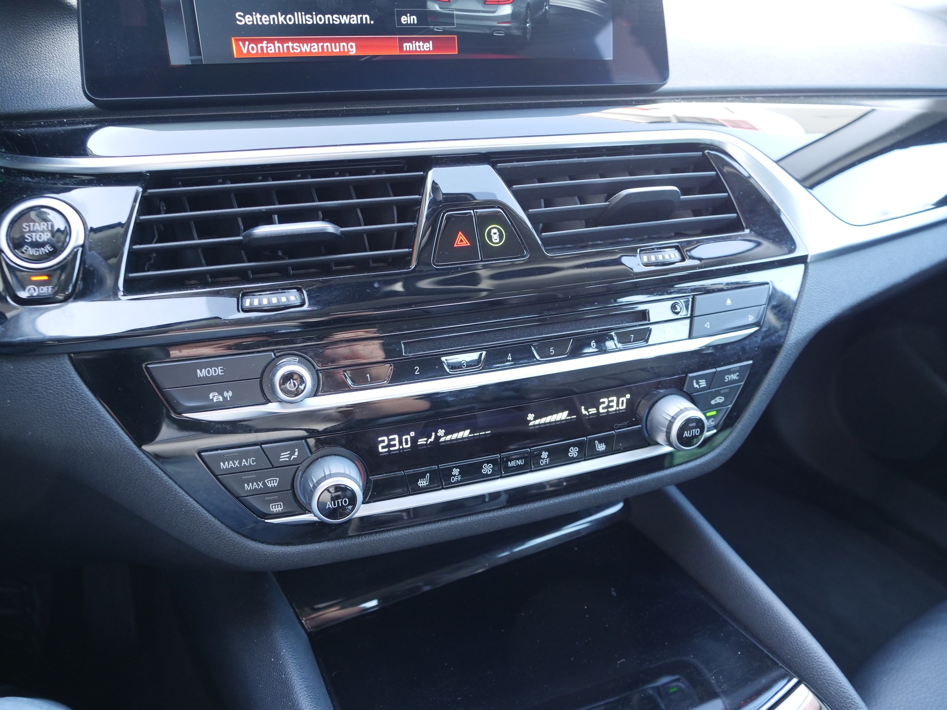 BMW 530d xDrive Sport Line Steptronic-image-16