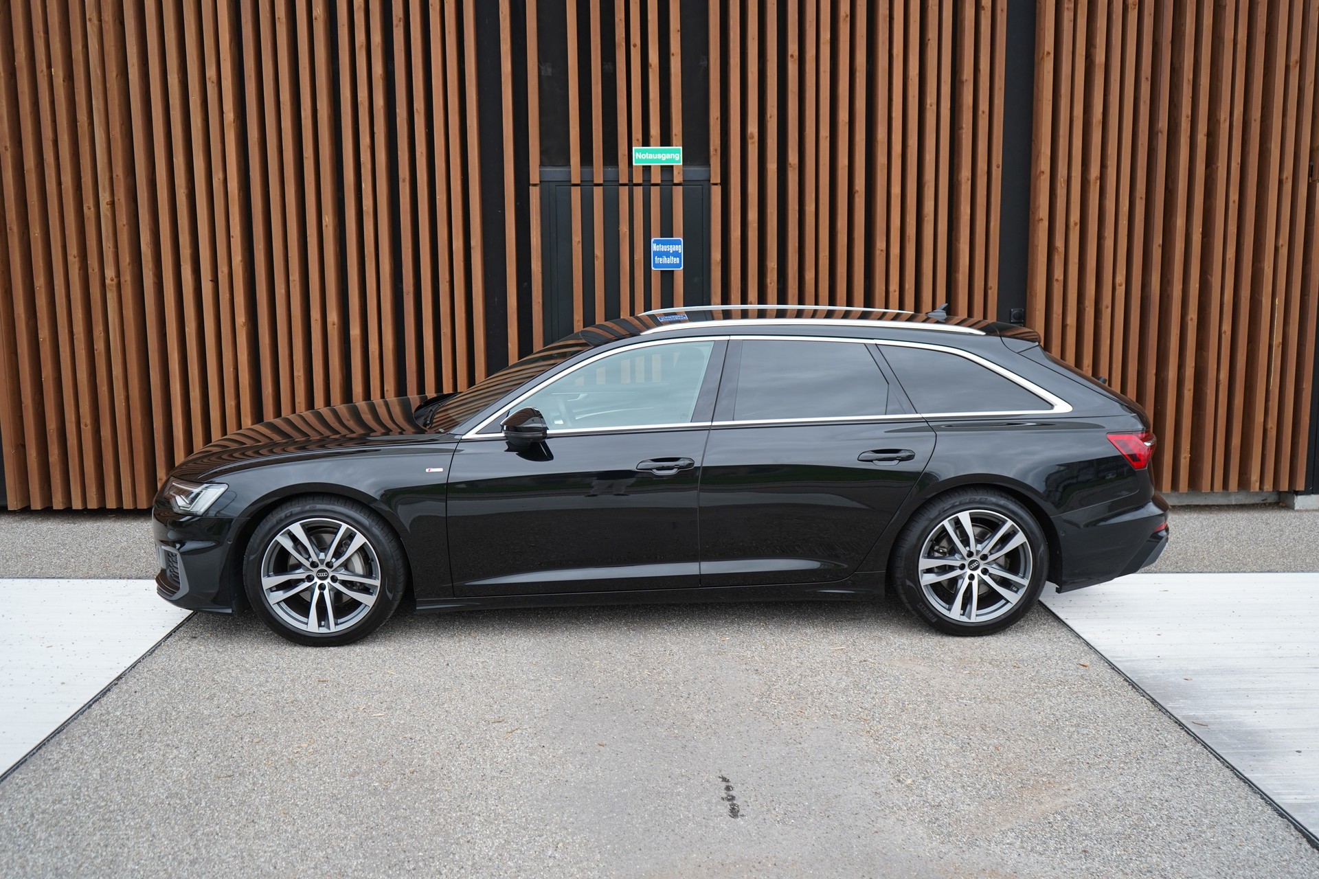 AUDI A6 AVANT 45 TDI S-LINE SPORT QUATTRO TIPTRONIC l 245 PS-image-3