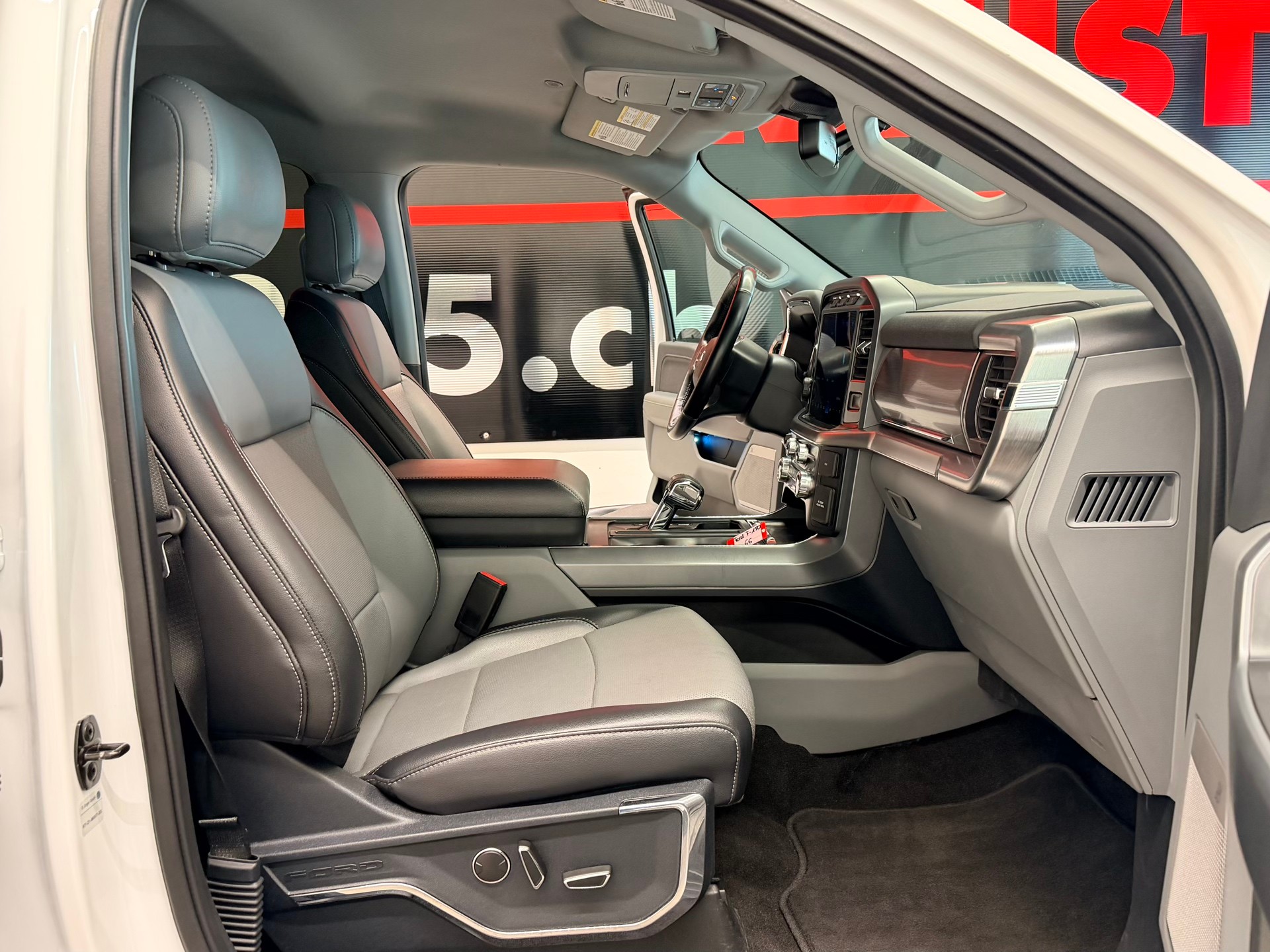 FORD F 150 Lariat 3.0 Diesel-image-22