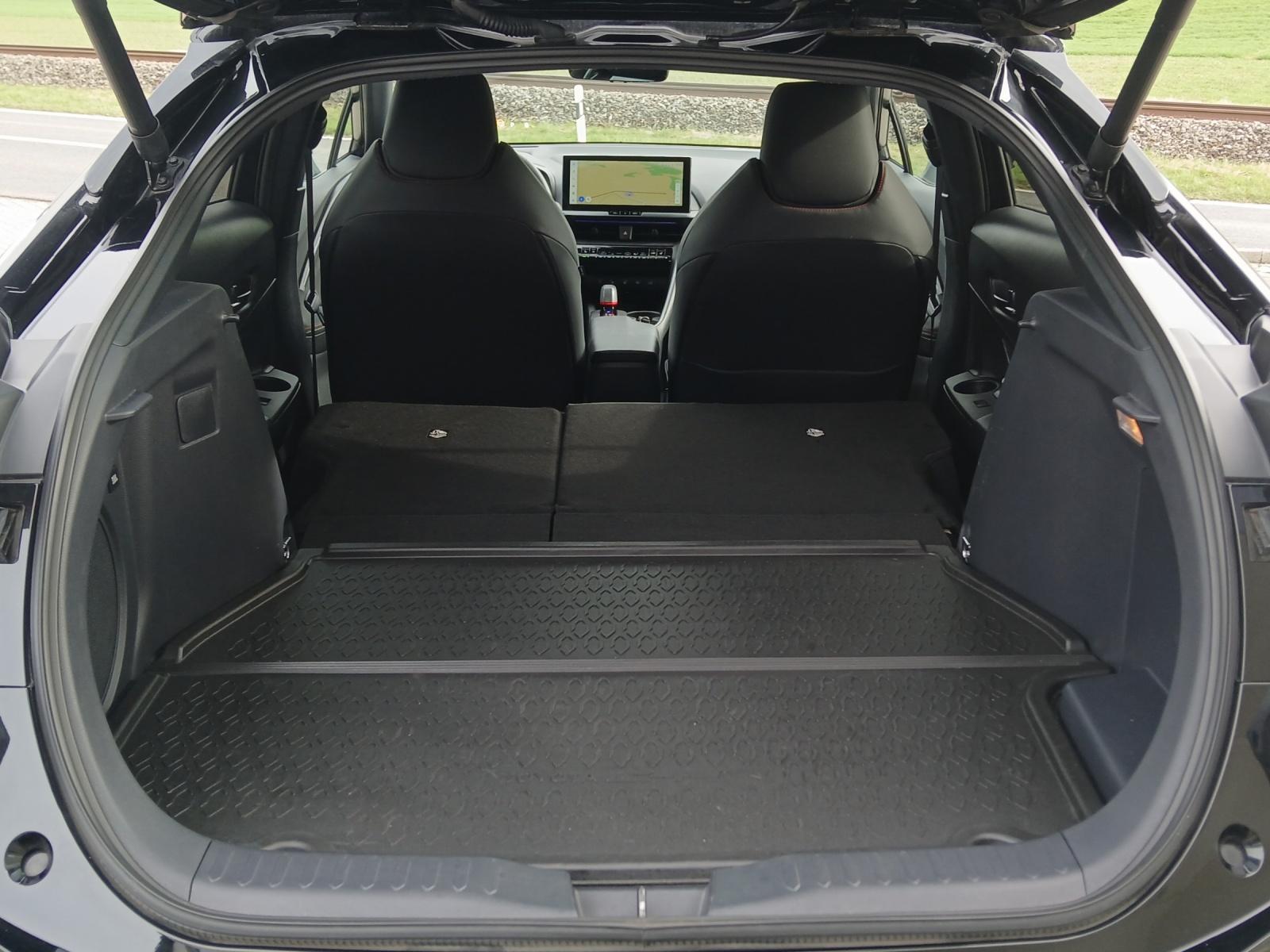TOYOTA C-HR 2.0 PHEV GR Sport Premiere-image-11