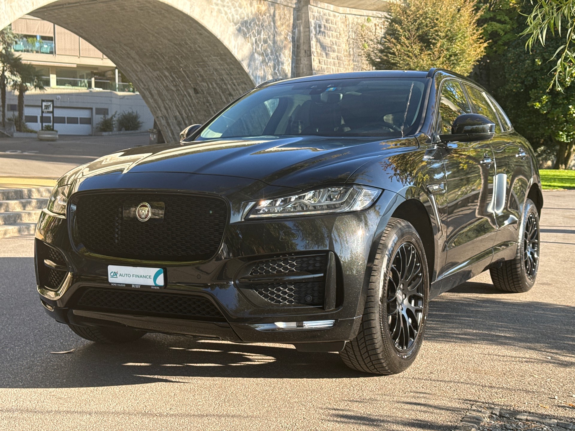 JAGUAR F-Pace 25t 2.0 R-Sport AWD Automatik-showroom-element-3