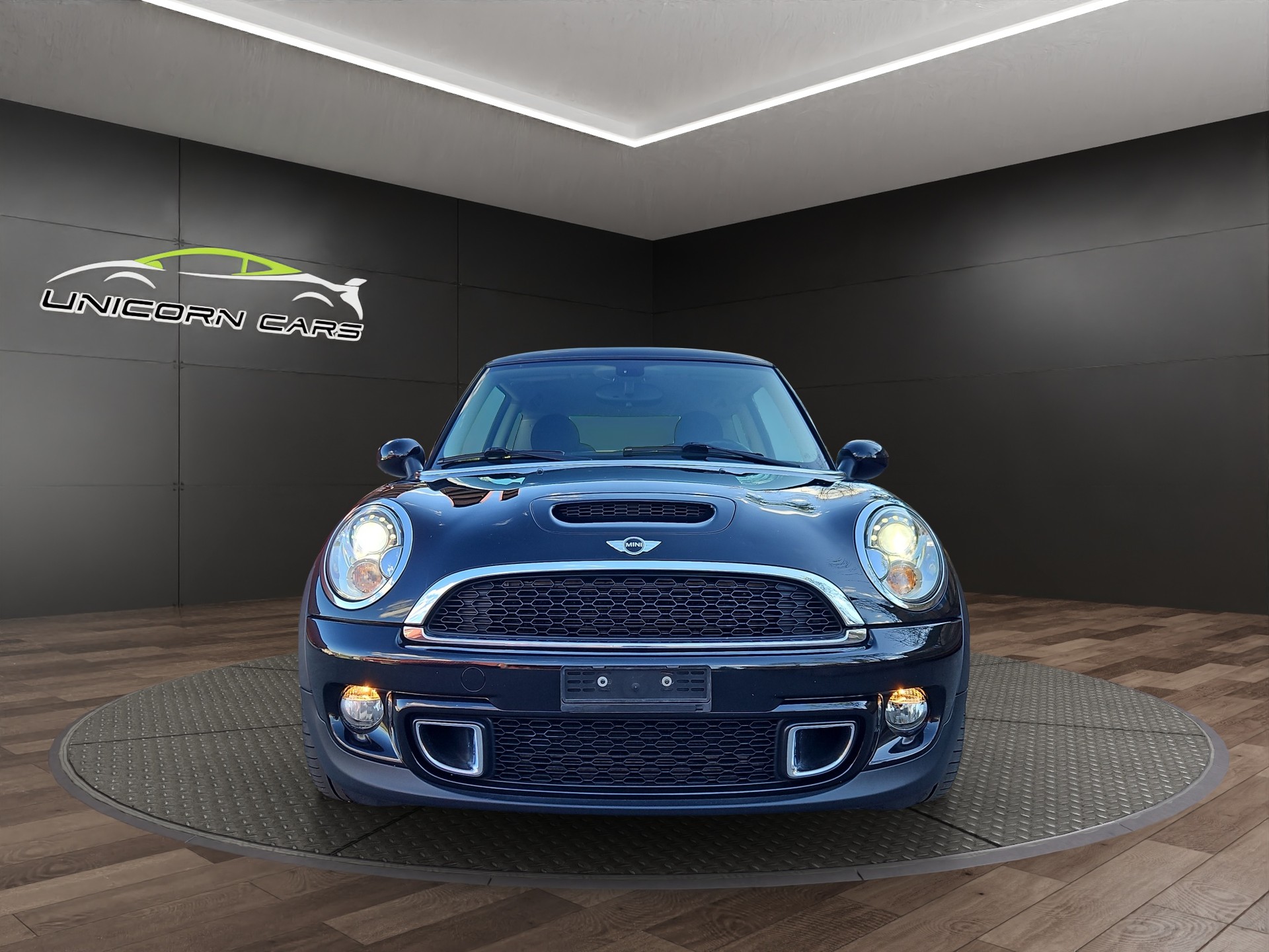 MINI Cooper S-showroom-element-1